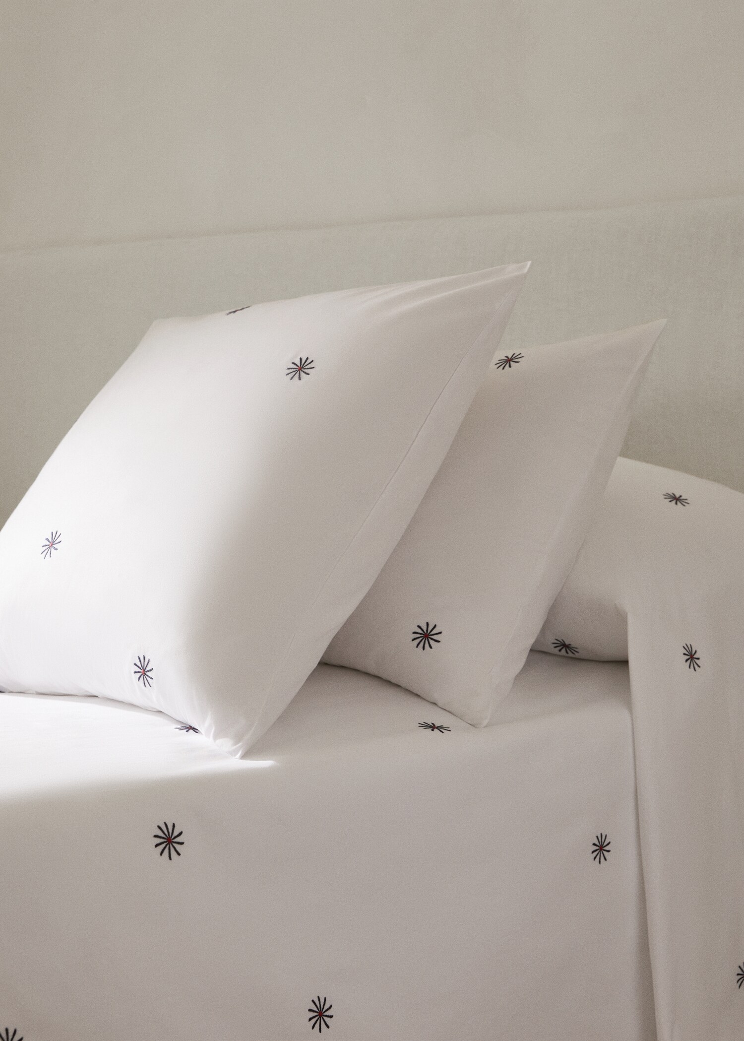 Embroidered pillow case 45x110cm - General plane