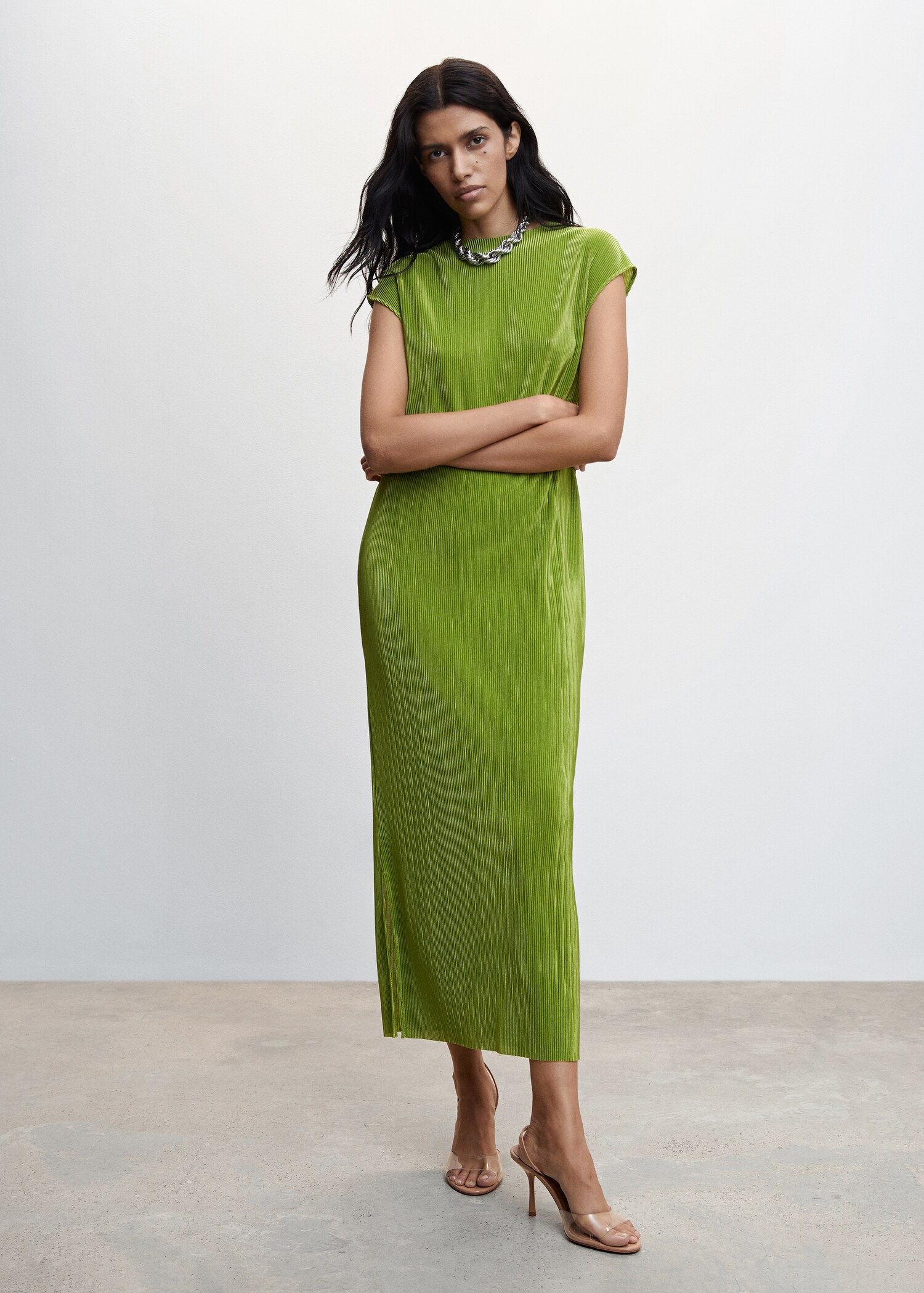 Pleated long dress - General plane