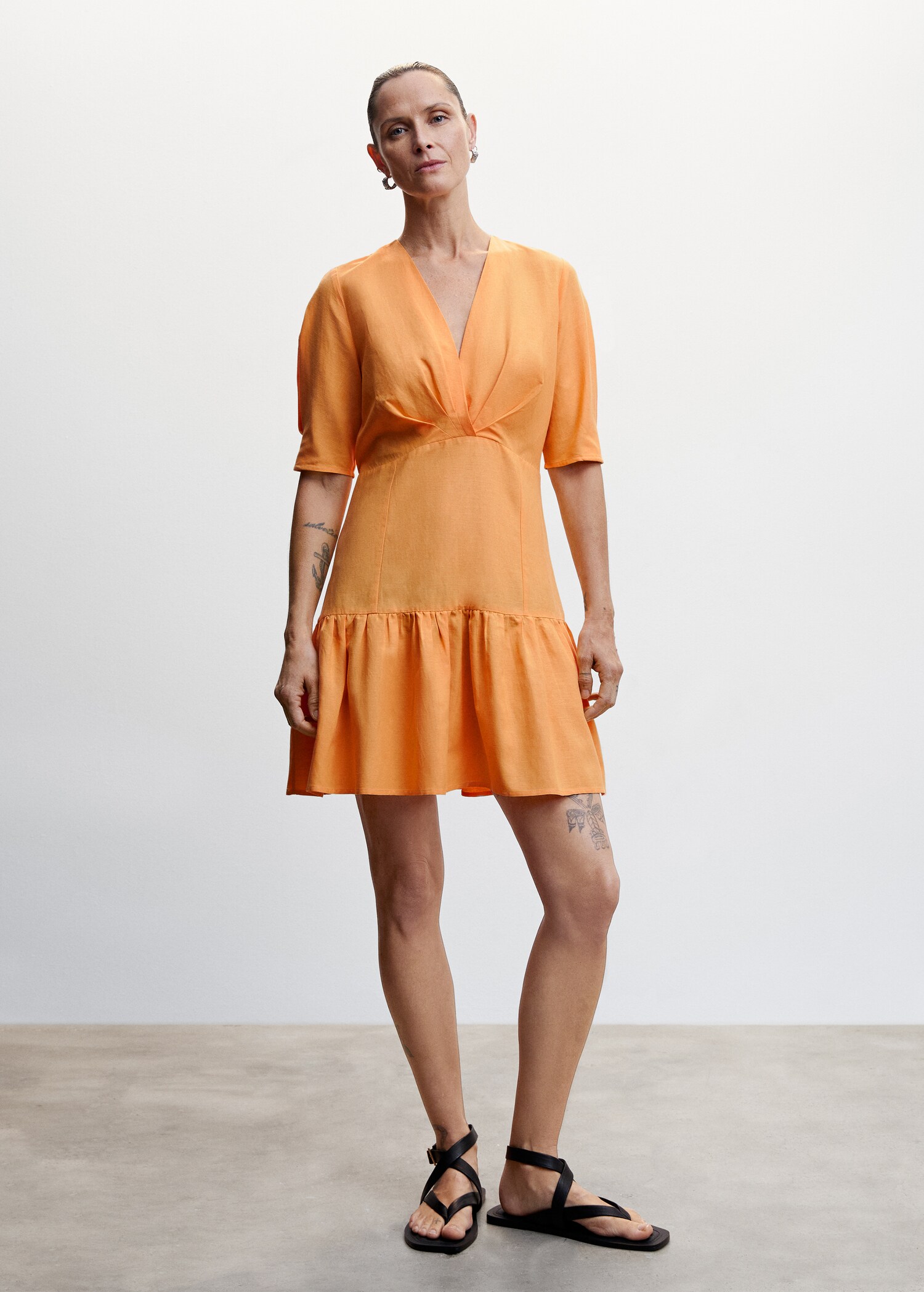 Fluted hem dress - General plane