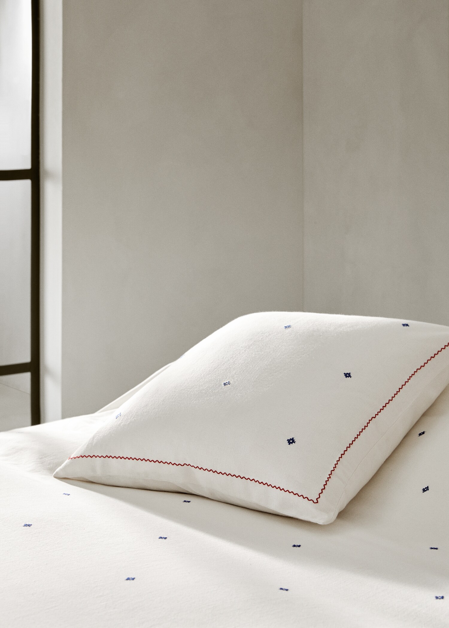 Kuddfodral 100% bomull brodyr 60x60cm - Allmän bild