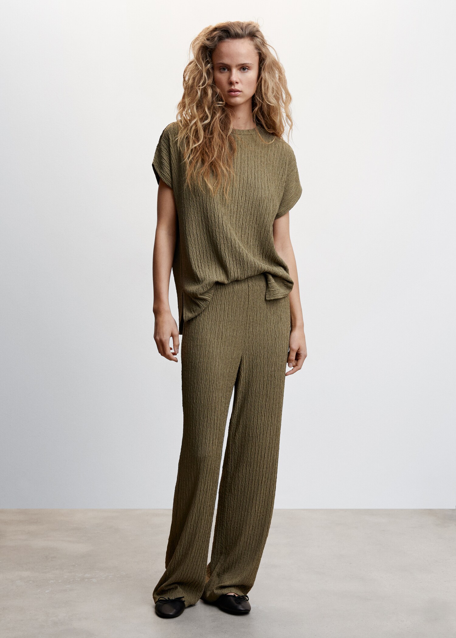 Off-shoulders textured T-shirt - General plane