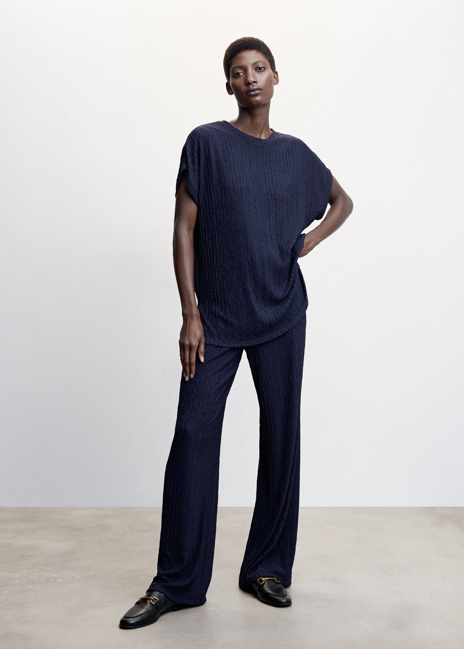 Off-shoulders textured T-shirt - General plane