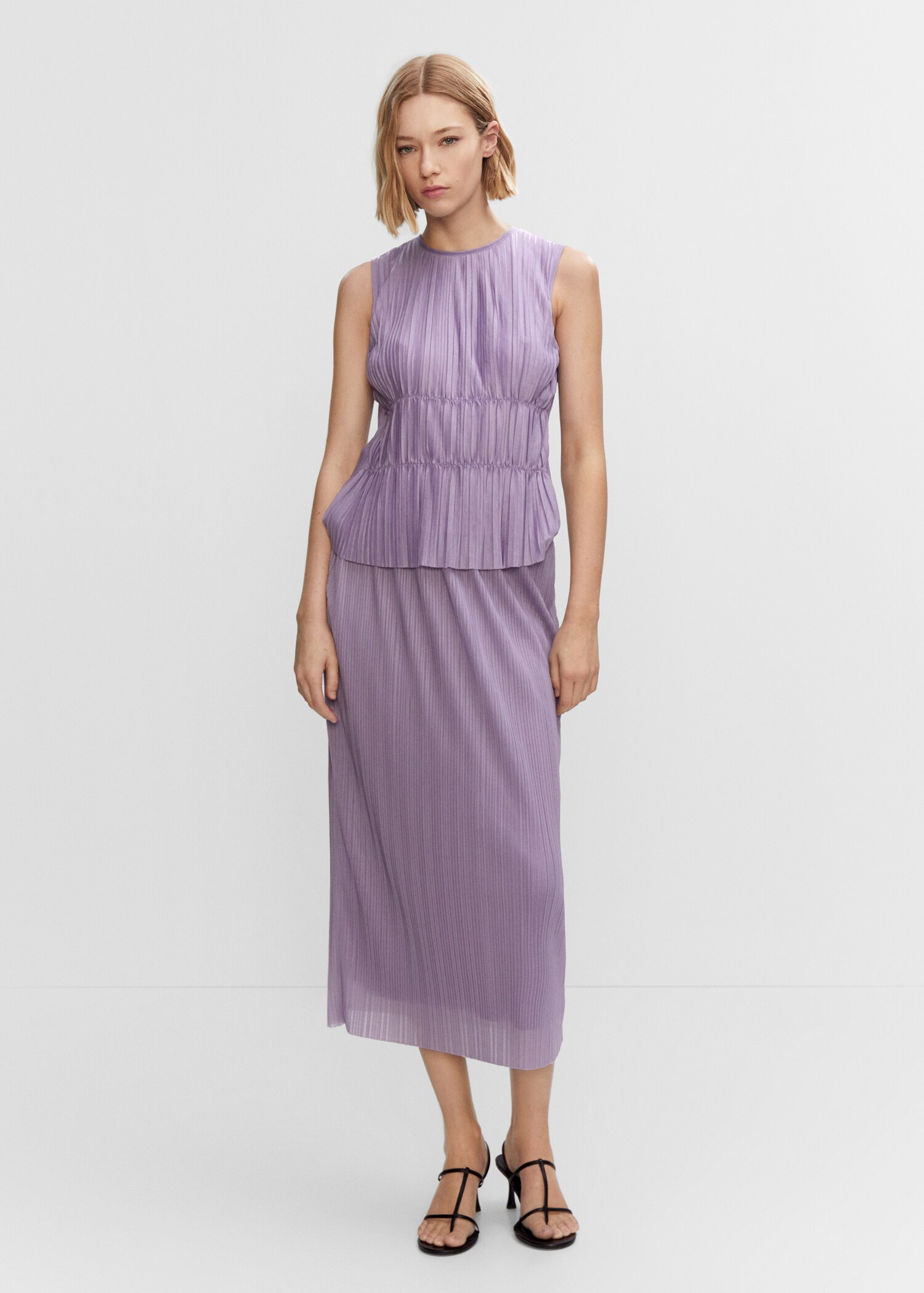 Sleeveless pleated top - General plane