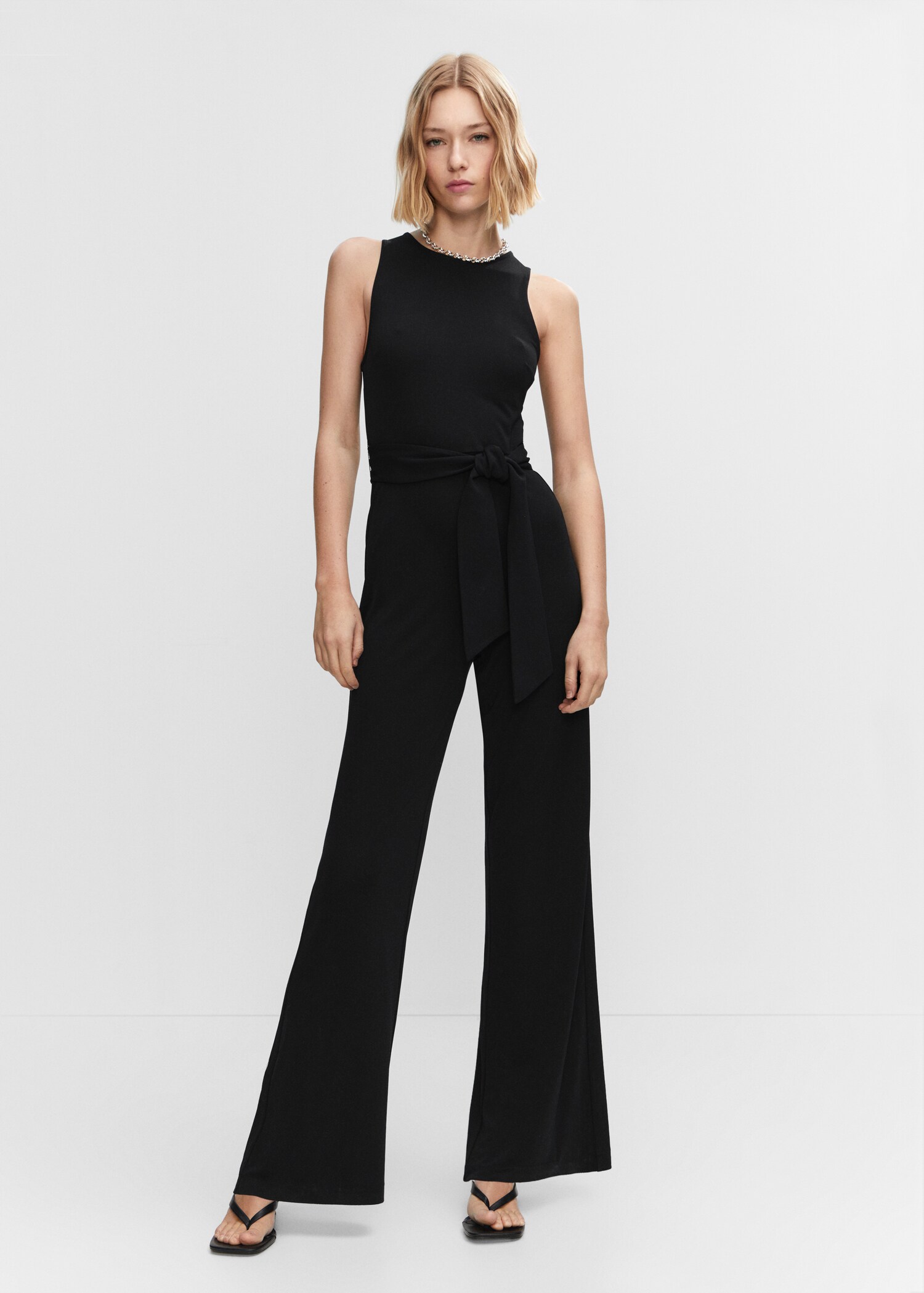 Langer Jumpsuit mit Schleife - Allgemeine Ansicht