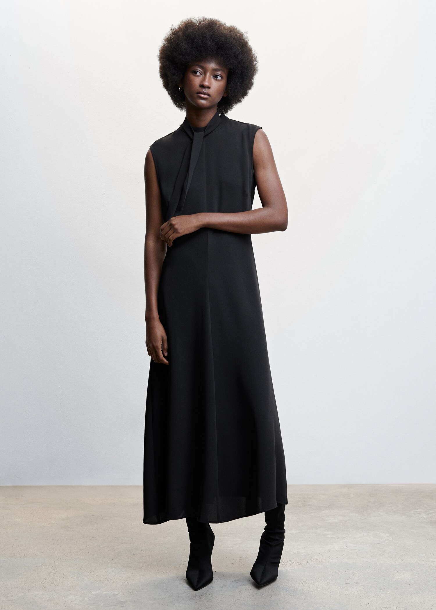 Long dress with bow - General plane
