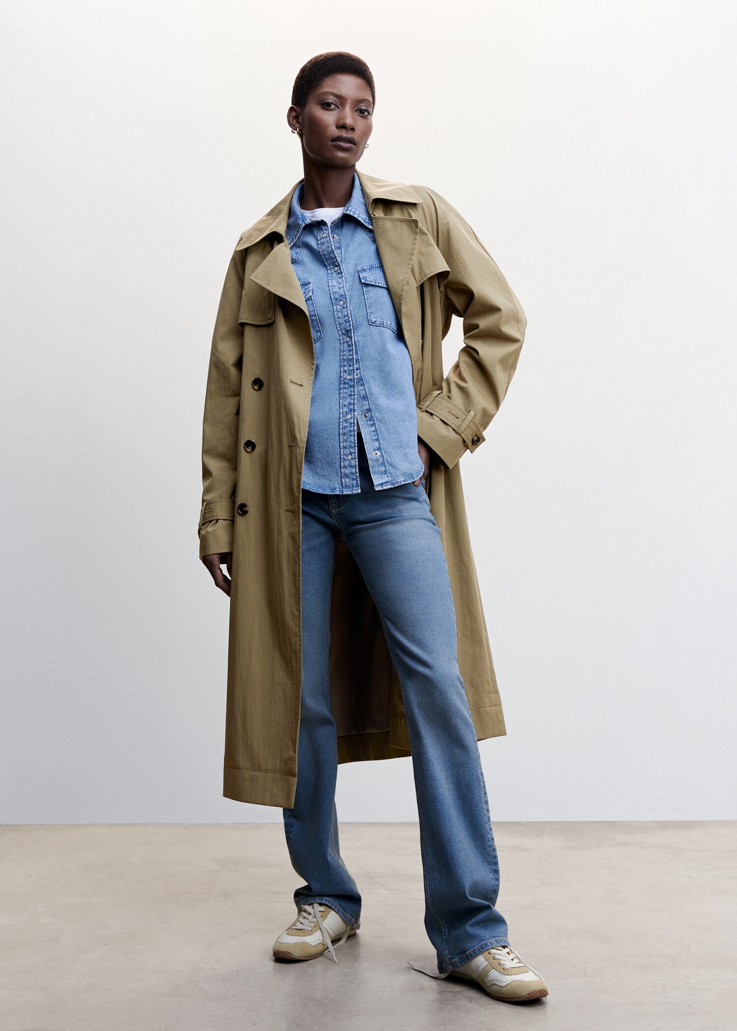Double-breasted trench coat - General plane