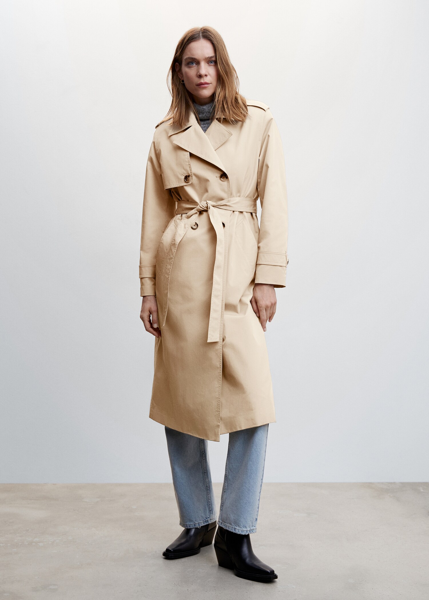 Double-breasted trench coat - General plane