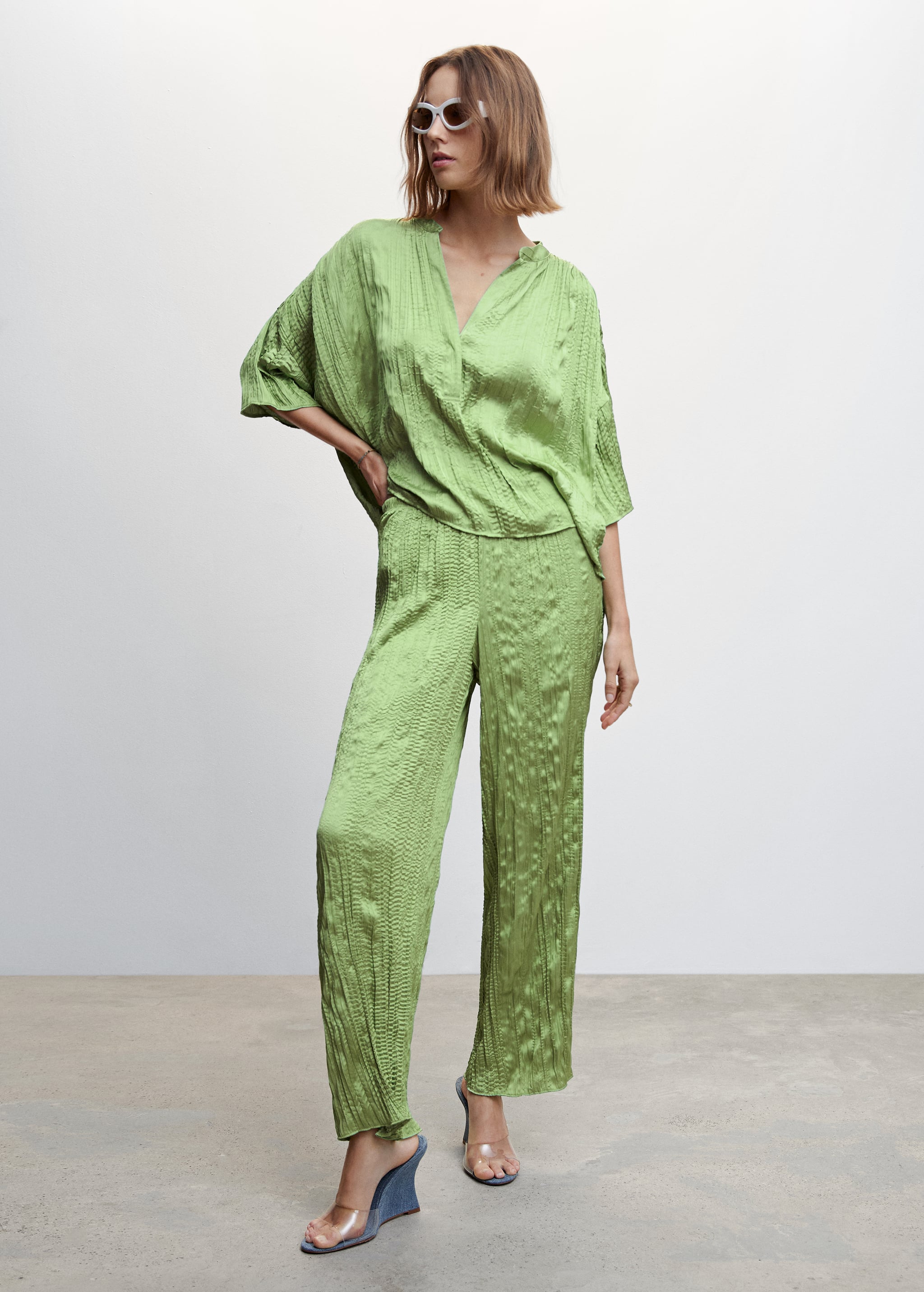 Satin pleated trousers - General plane
