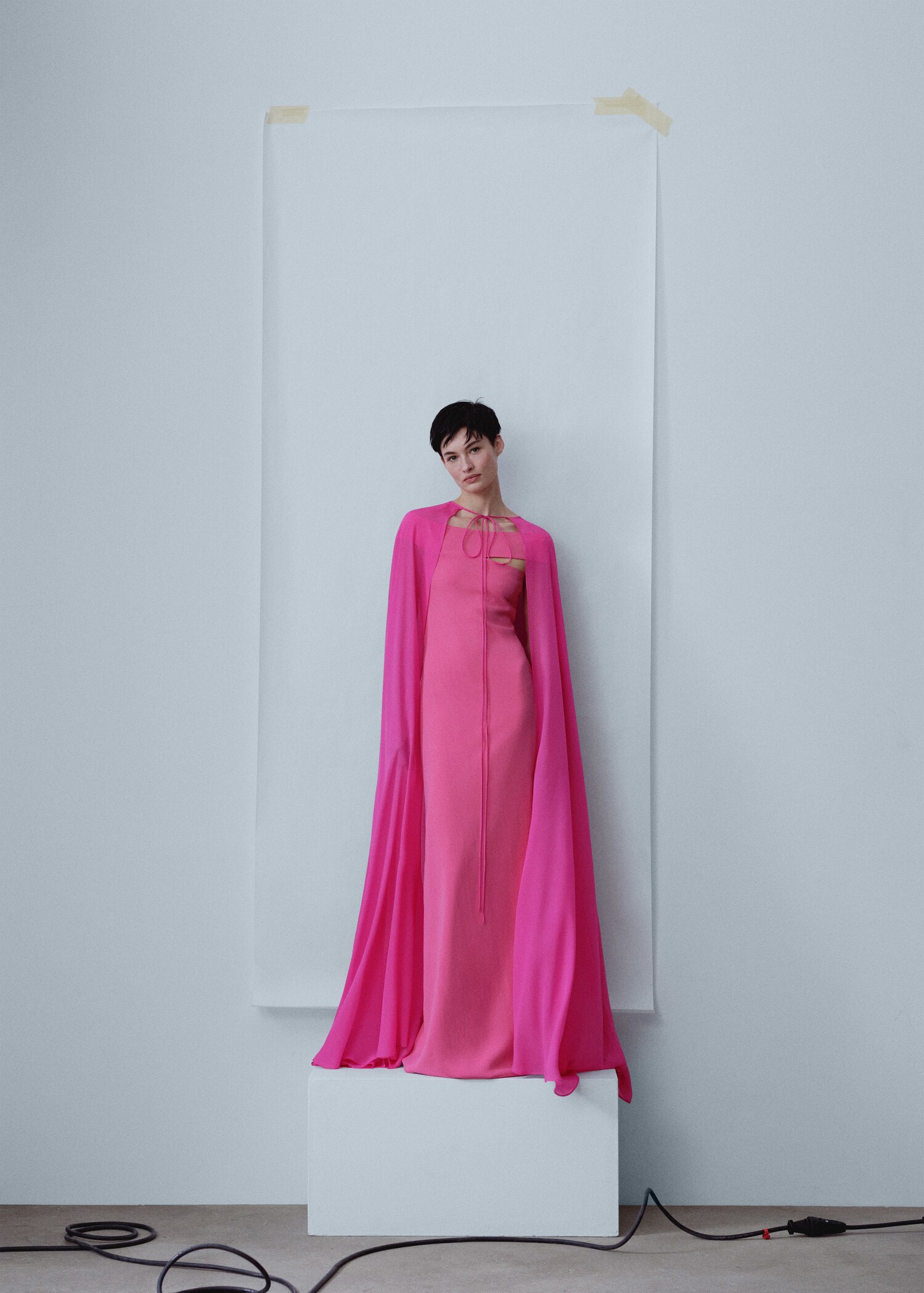 Long cape with tie zip - General plane