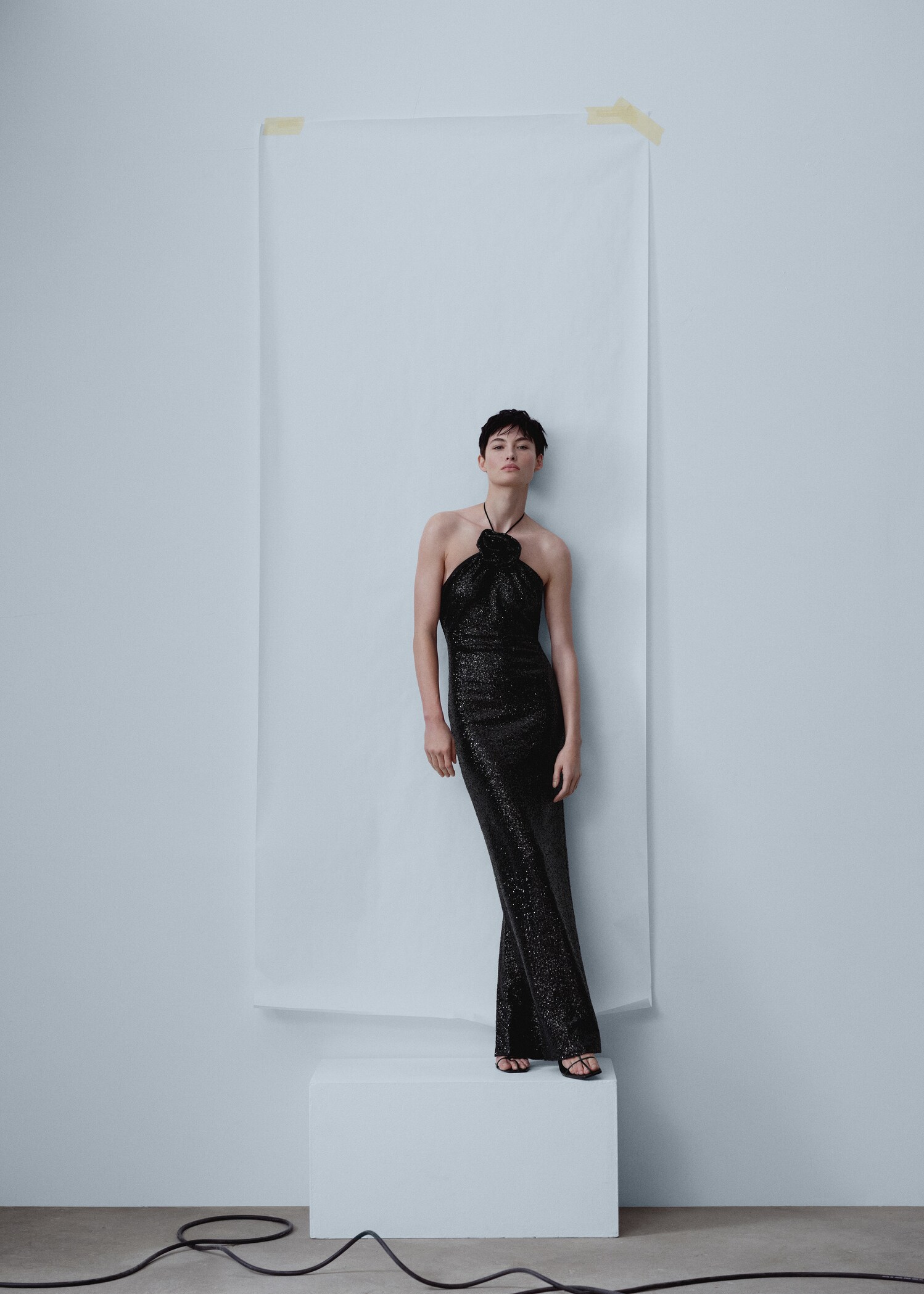 Paillettenkleid mit Maxi-Blume - Allgemeine Ansicht