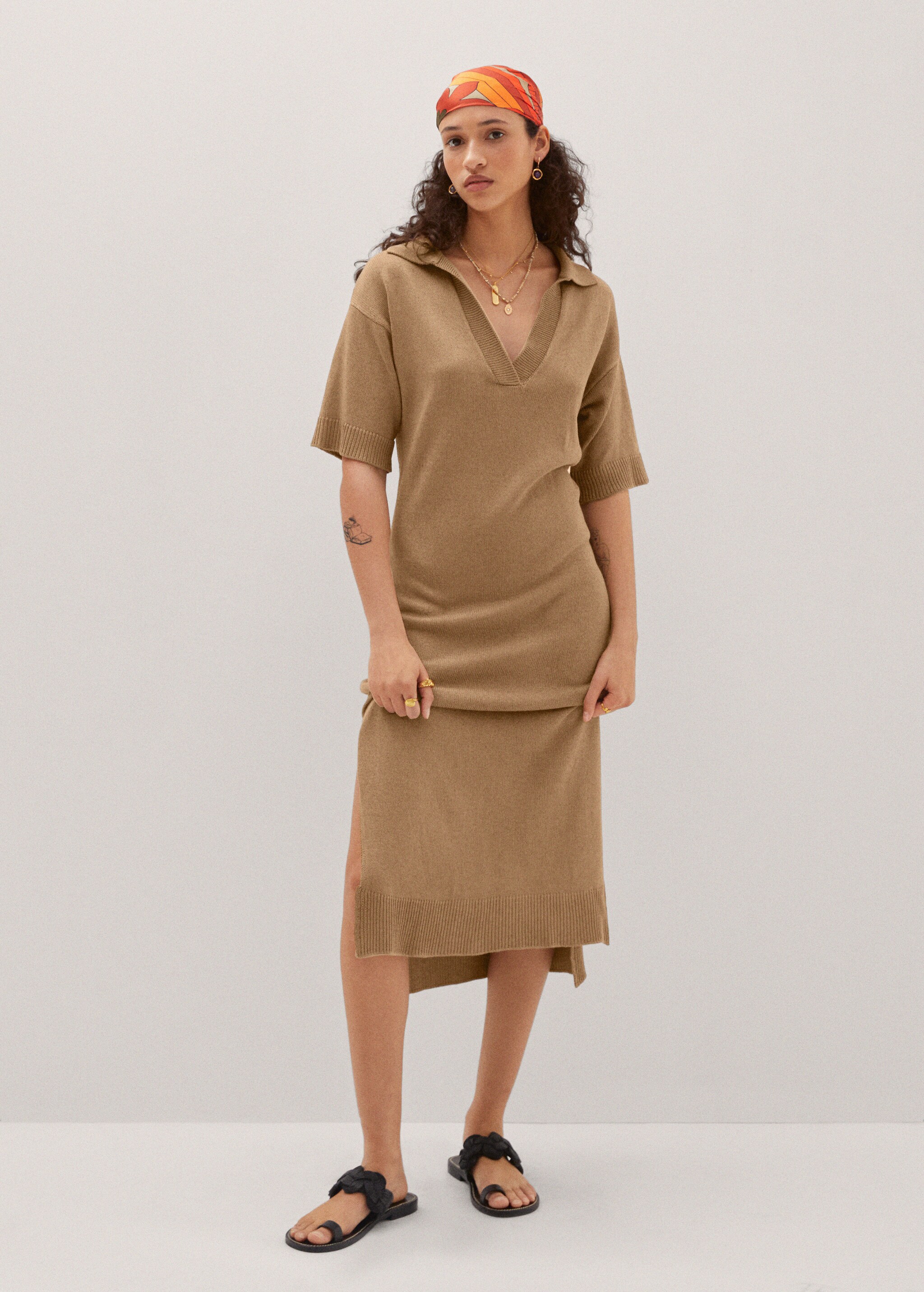 Knitted dress with openings - General plane