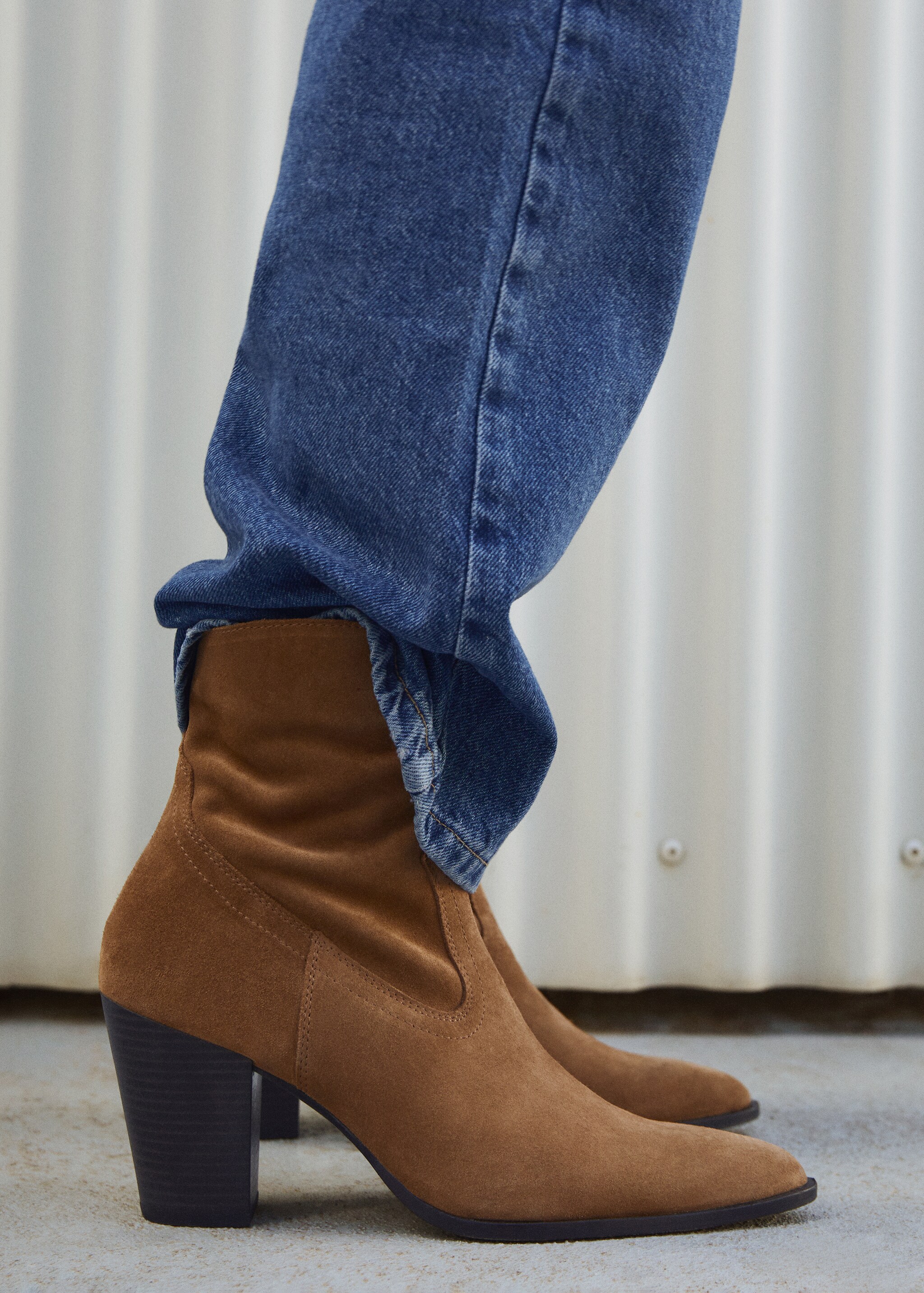 Suede leather ankle boots - General plane