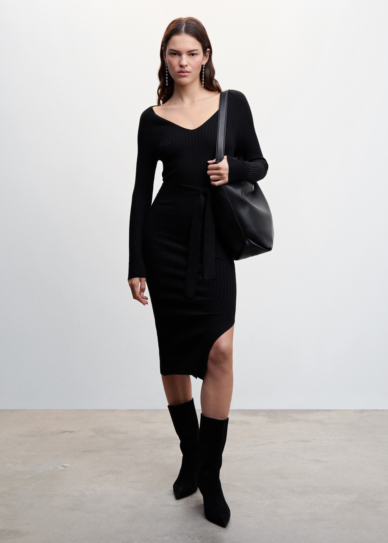 Vestido escote pico - Plano general