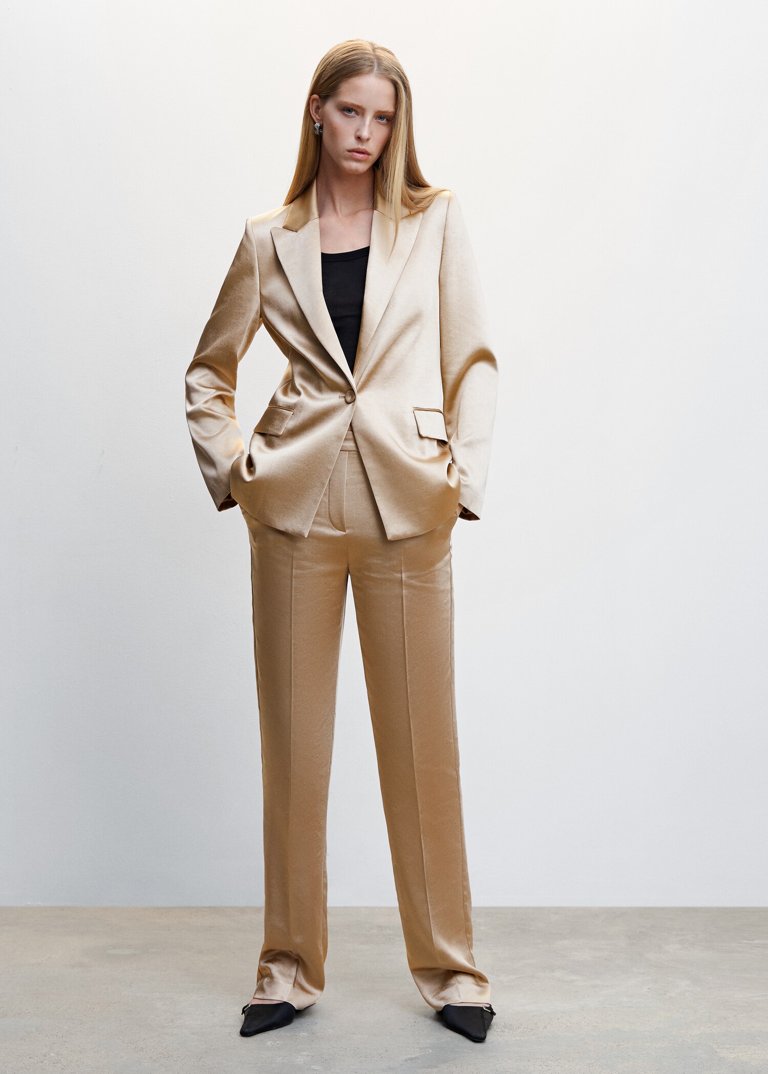 Americana traje satinada - Plano general