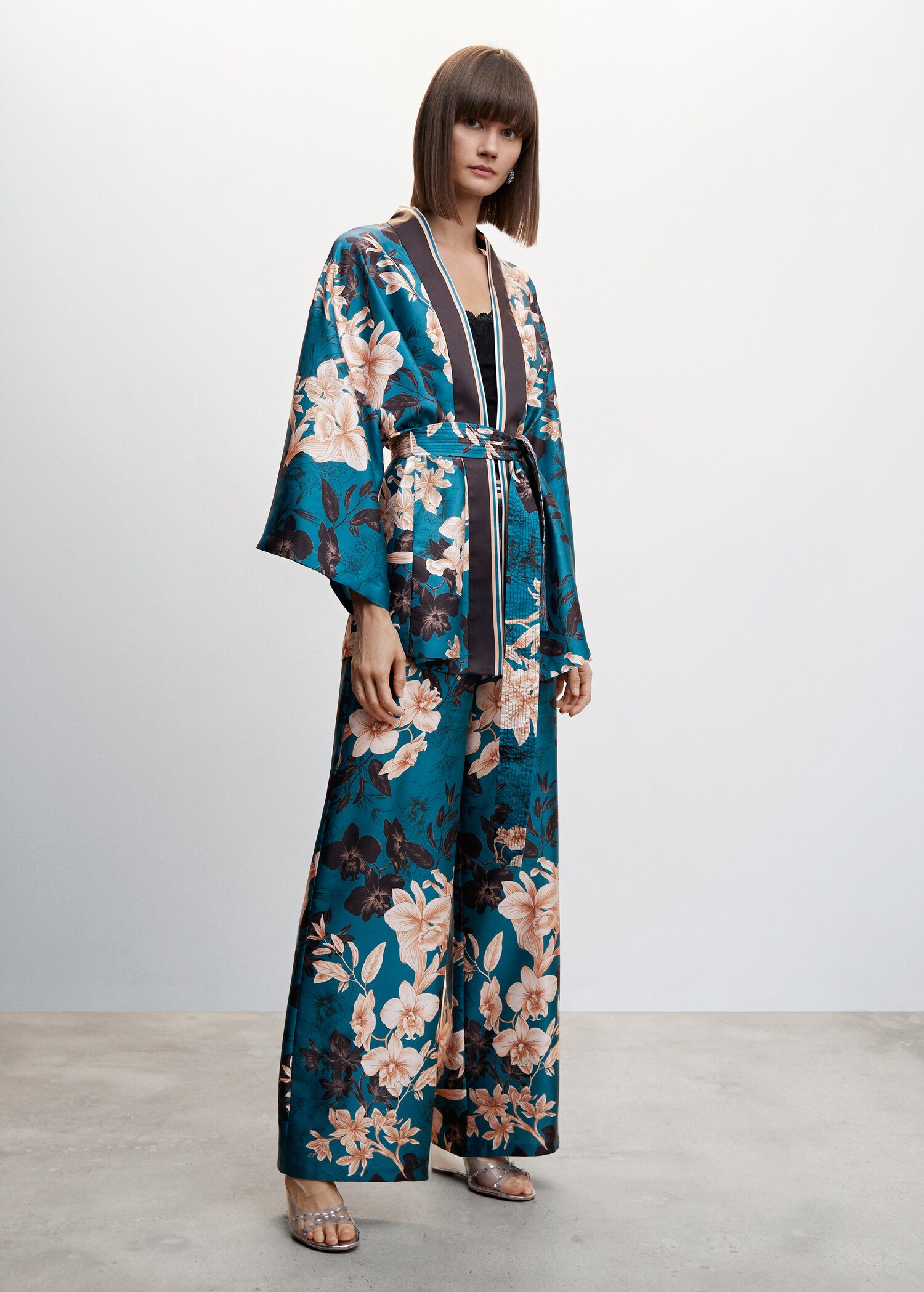 Kimono floral cierre lazo - Plano general