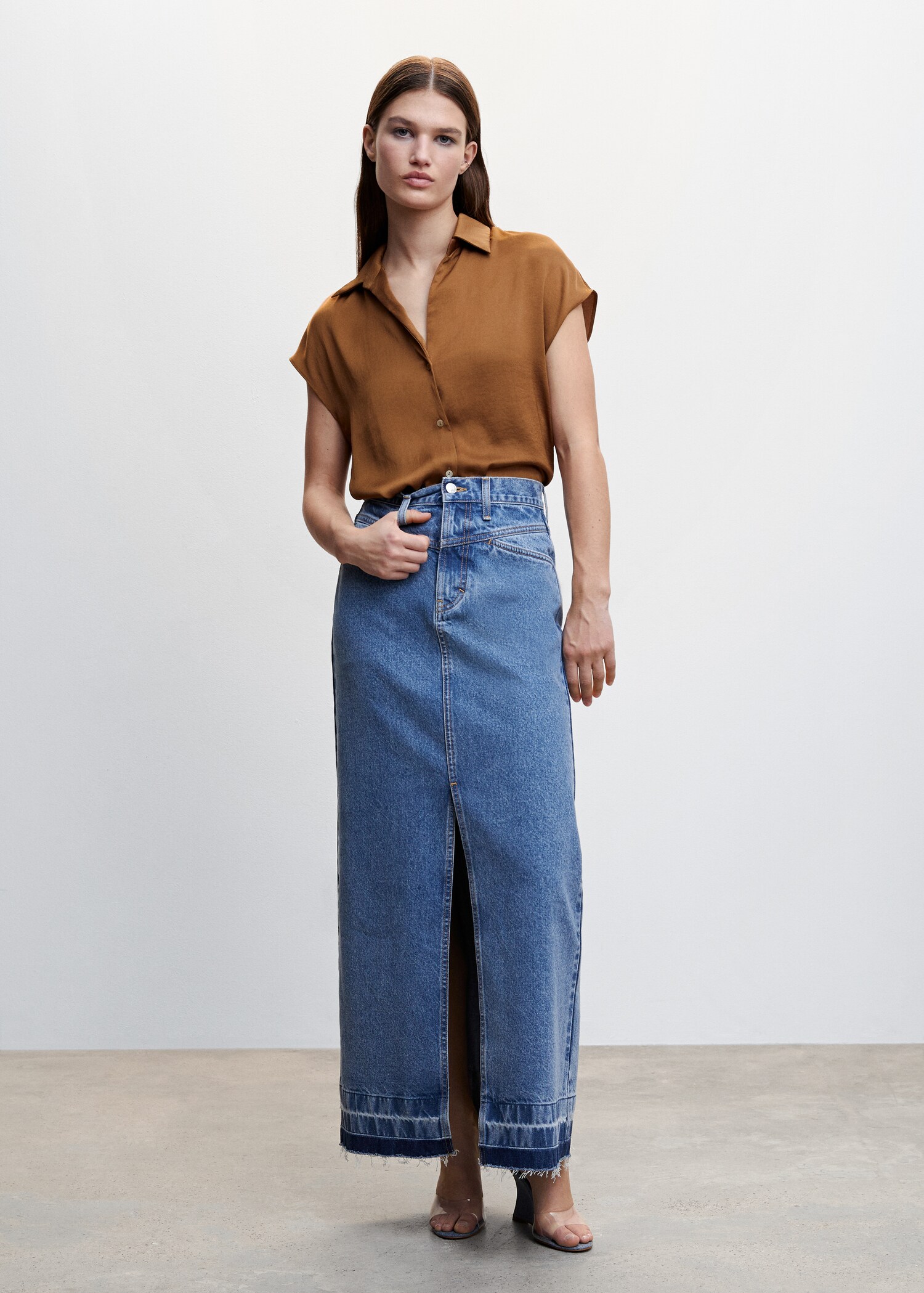 Camisa satinada manga corta - Plano general