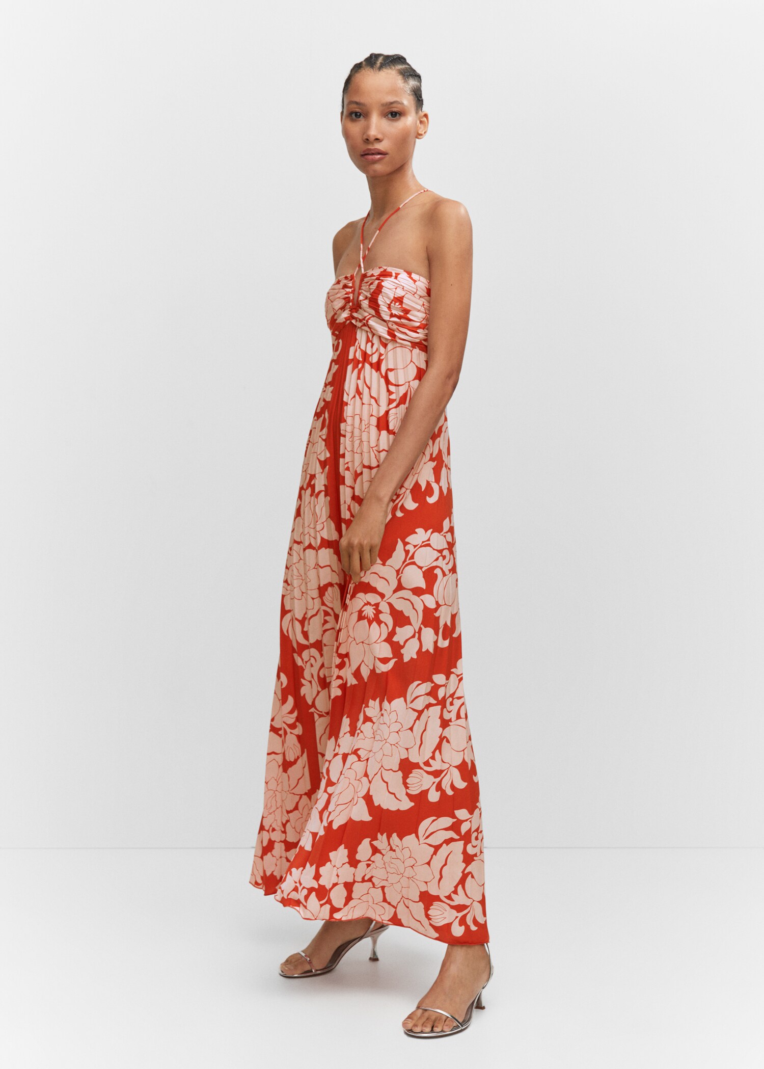 Vestido plisado cuello halter - Plano general