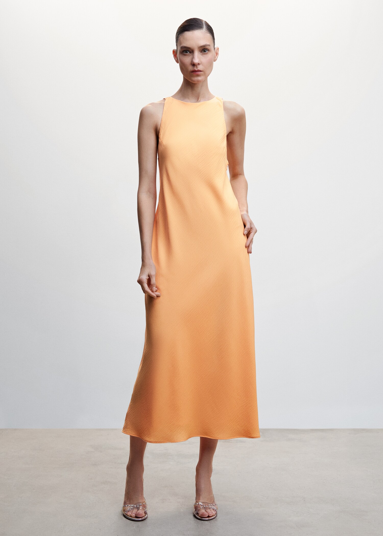 Cut-out back dress - General plane