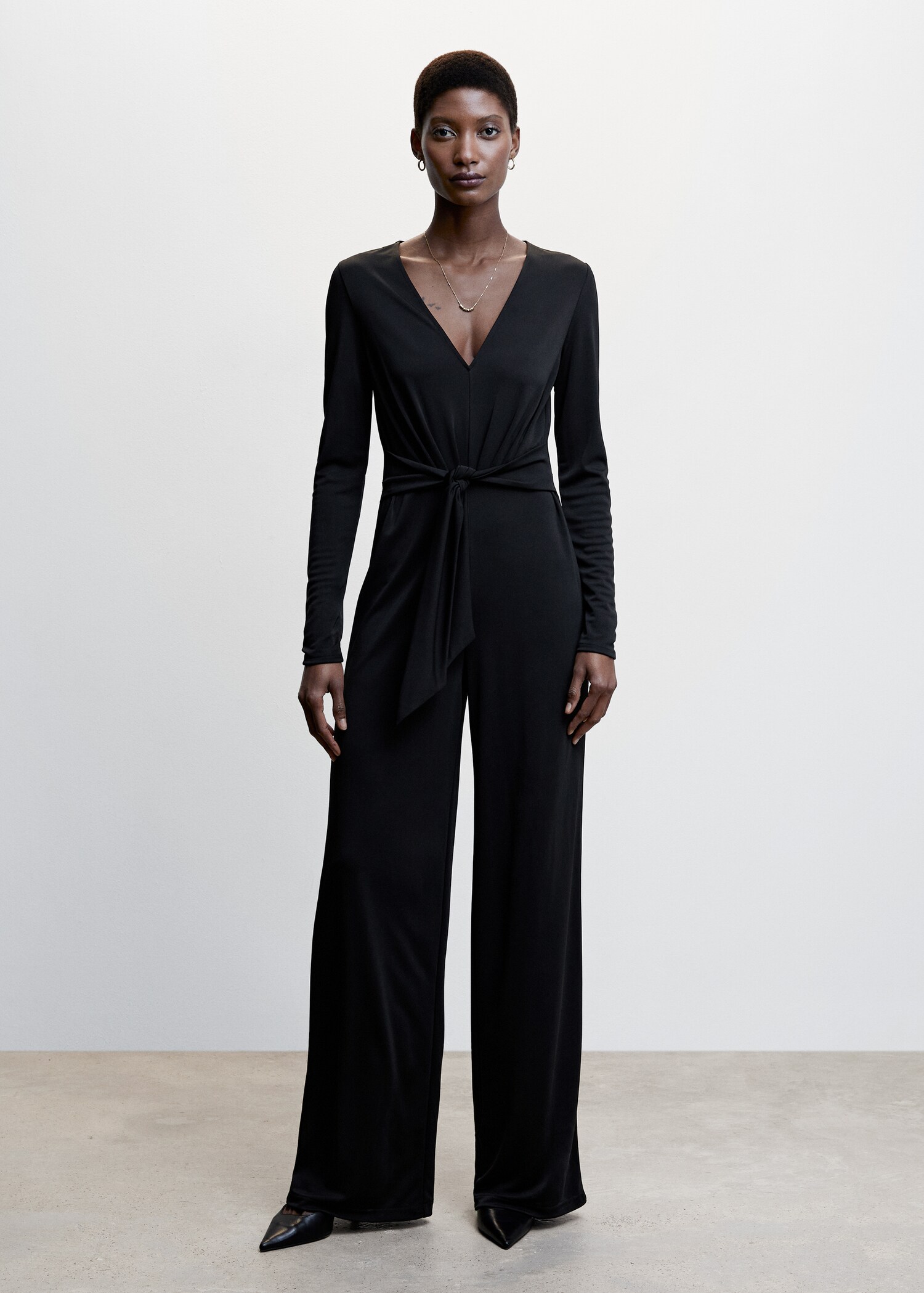 Langer Jumpsuit mit Schleife - Allgemeine Ansicht