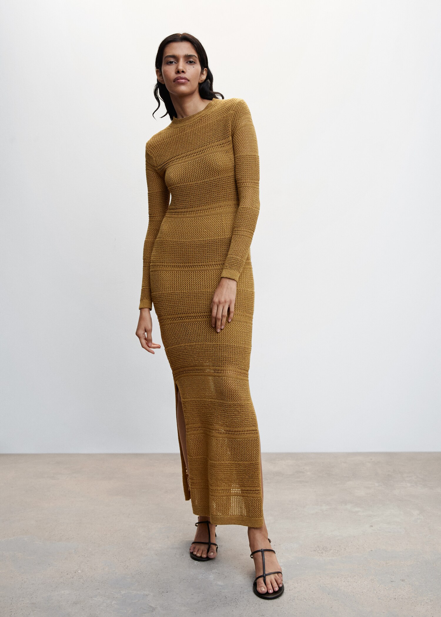 Knitted dress with open back - General plane