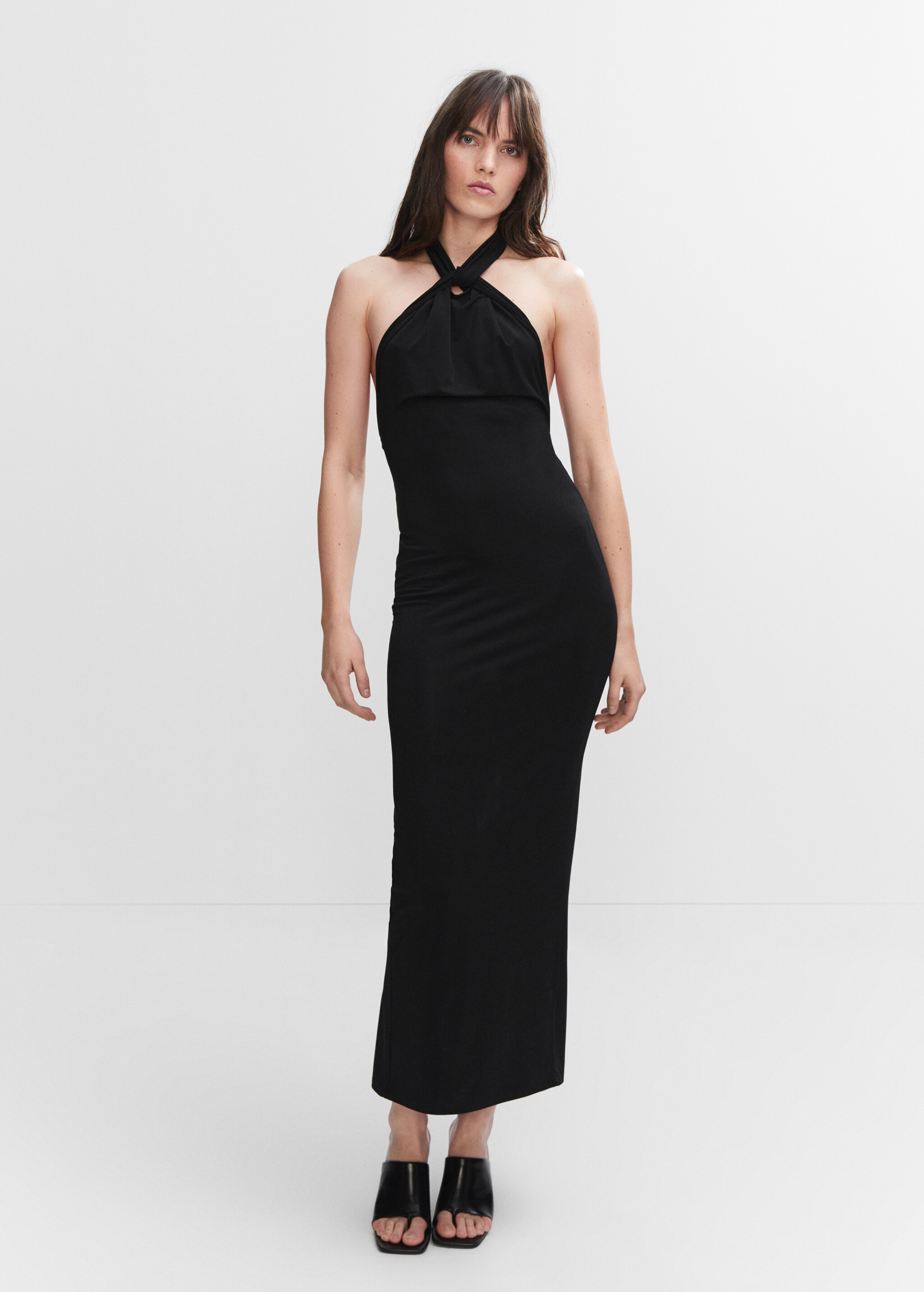 Halter dress with back opening - General plane