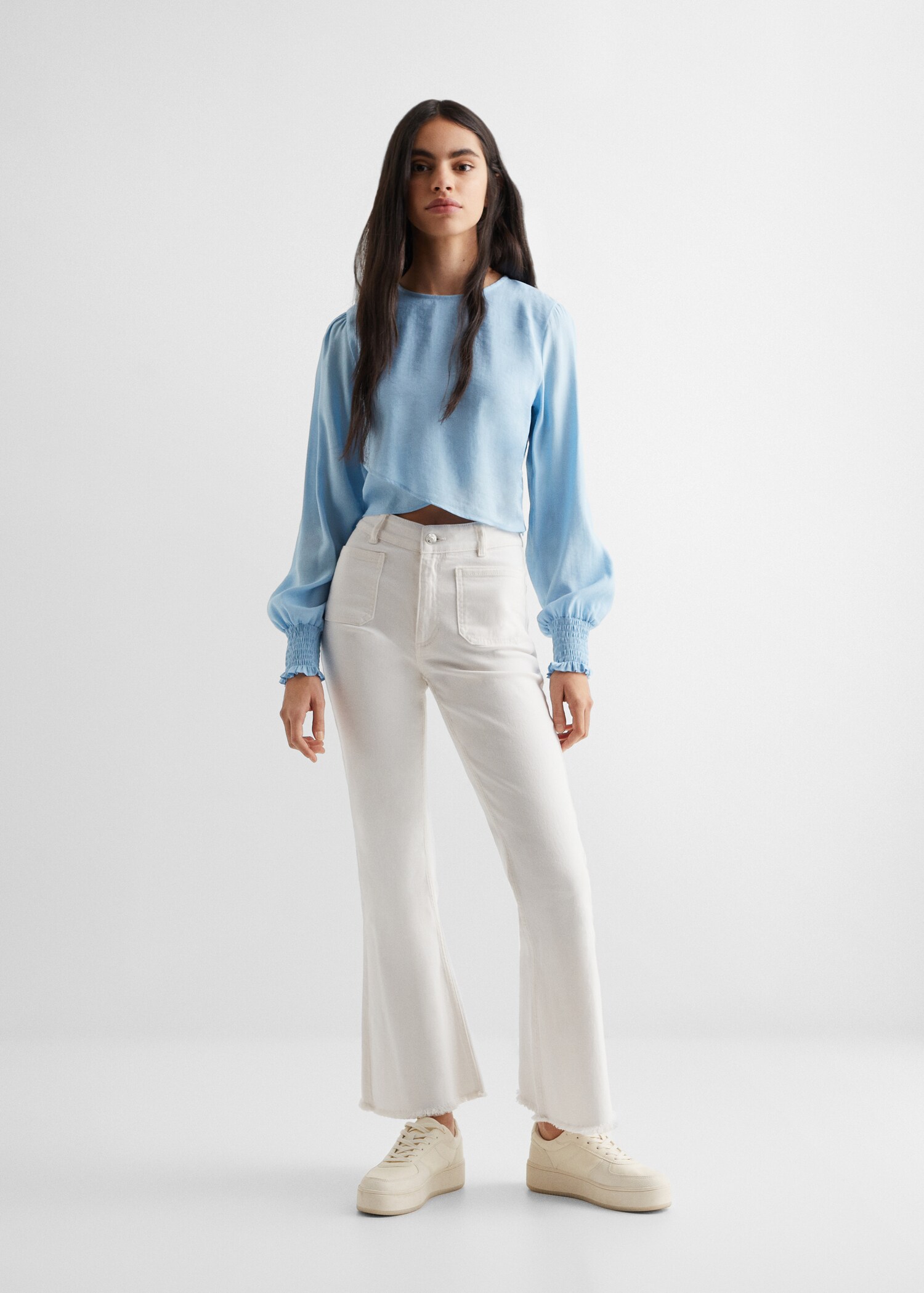 Blusa cruzada - Plano general