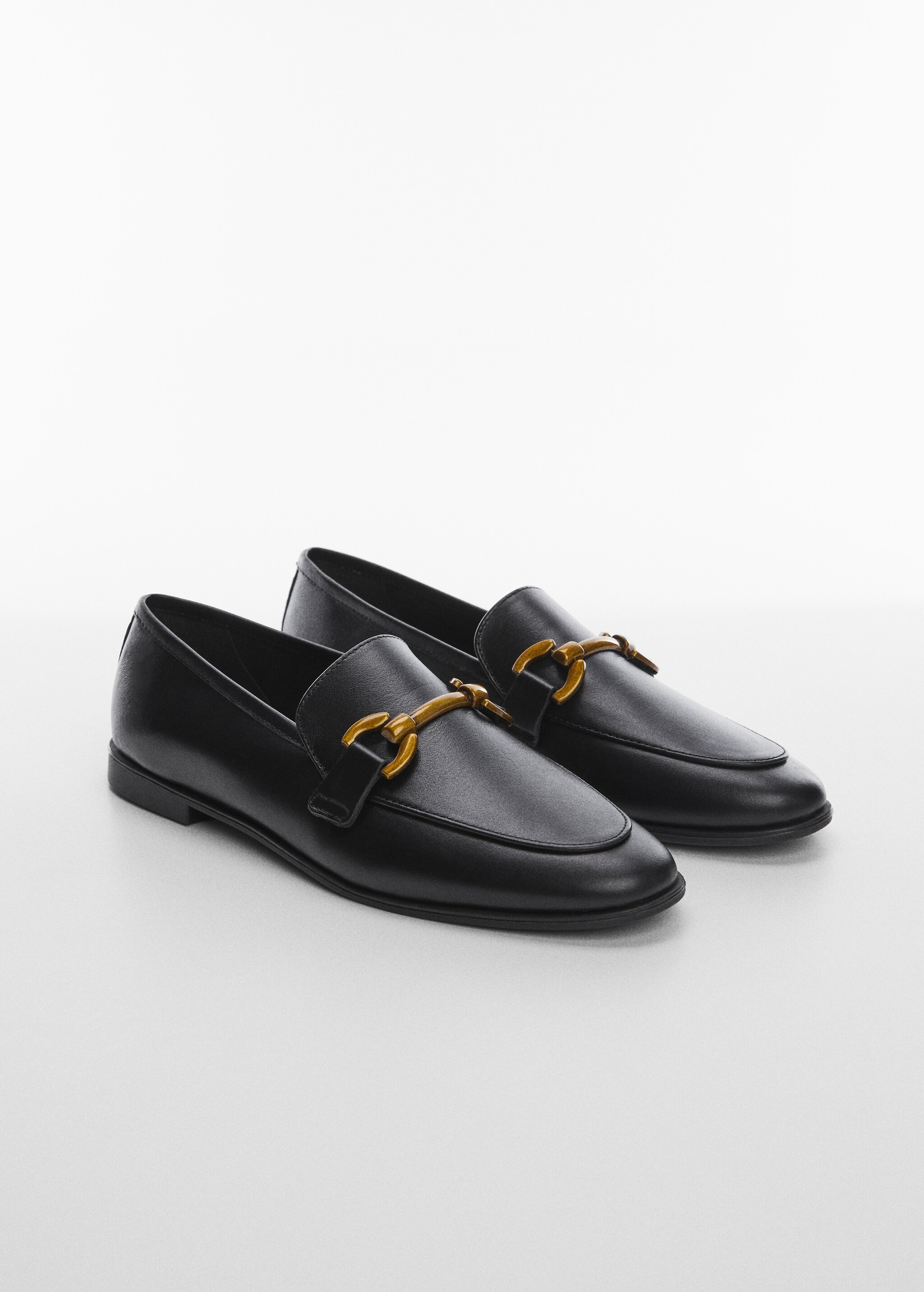 Buckle leather moccasins - General plane
