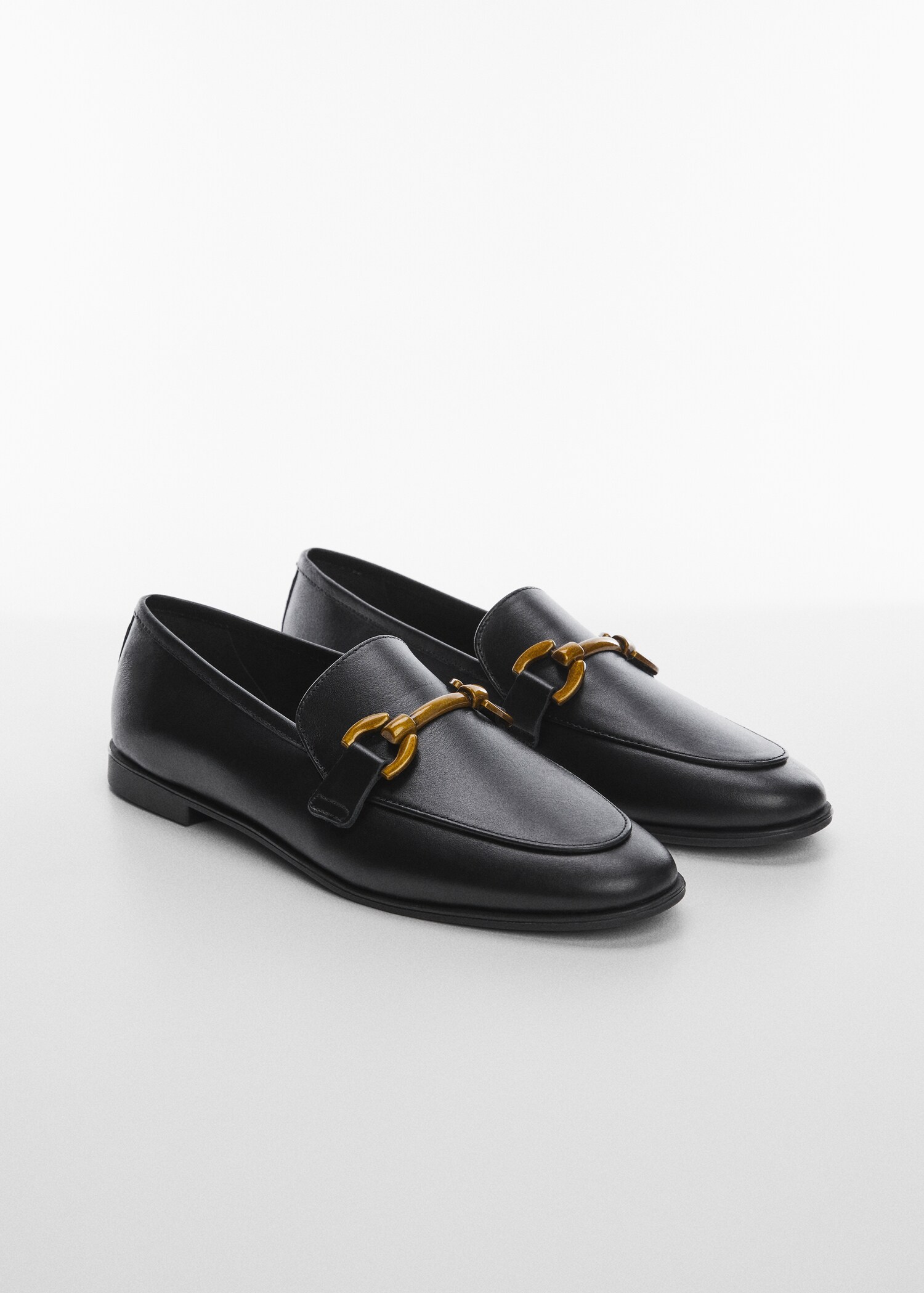 Buckle leather moccasins - General plane