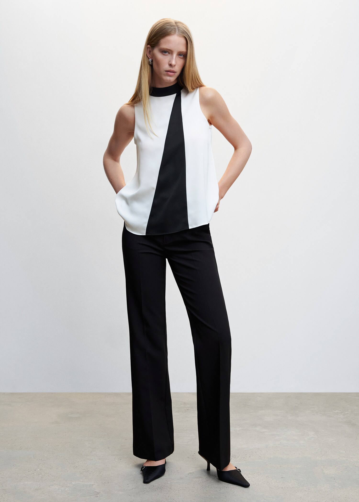 Two-tone blouse with bow - General plane