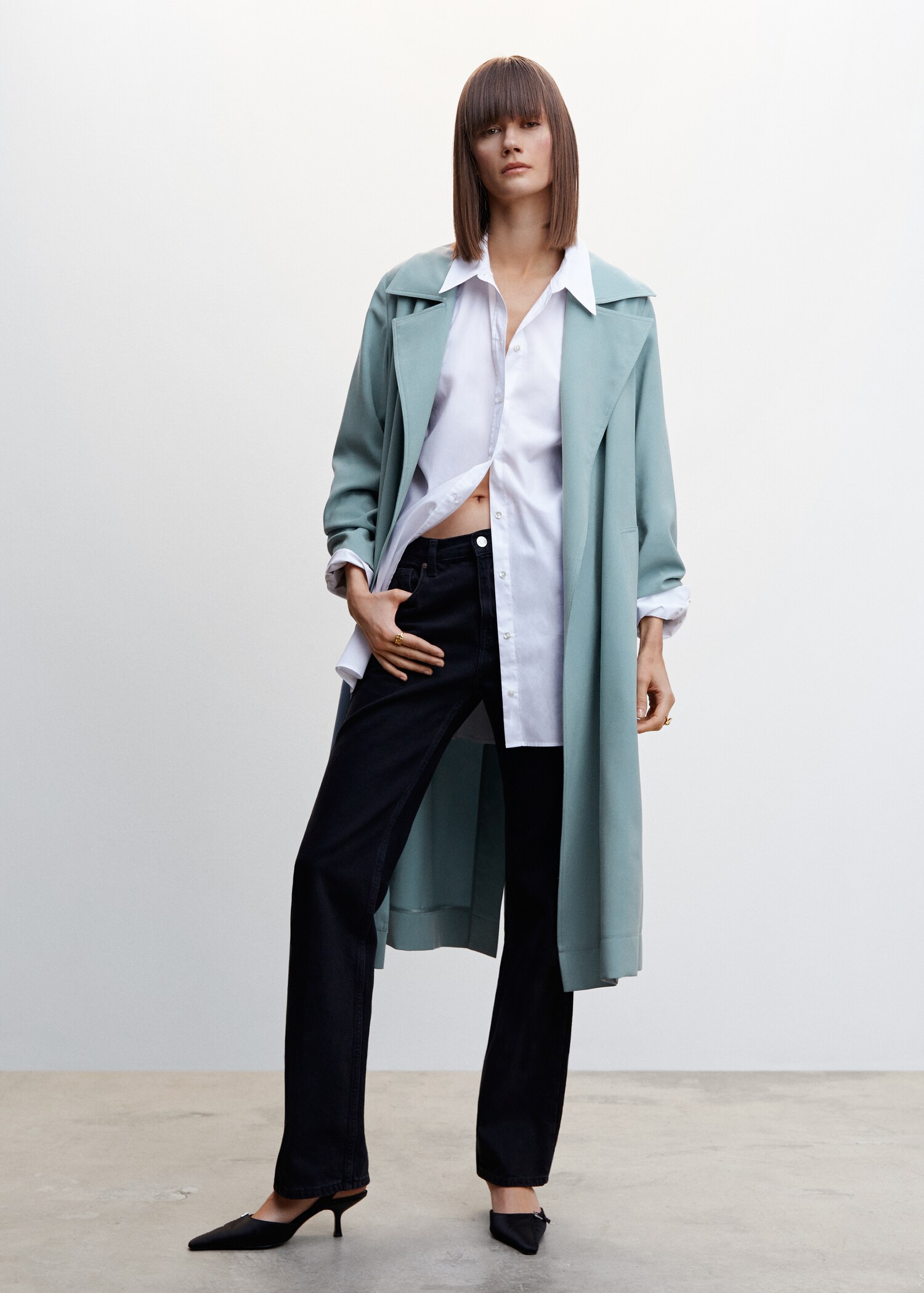 Flowy lapel trench - General plane