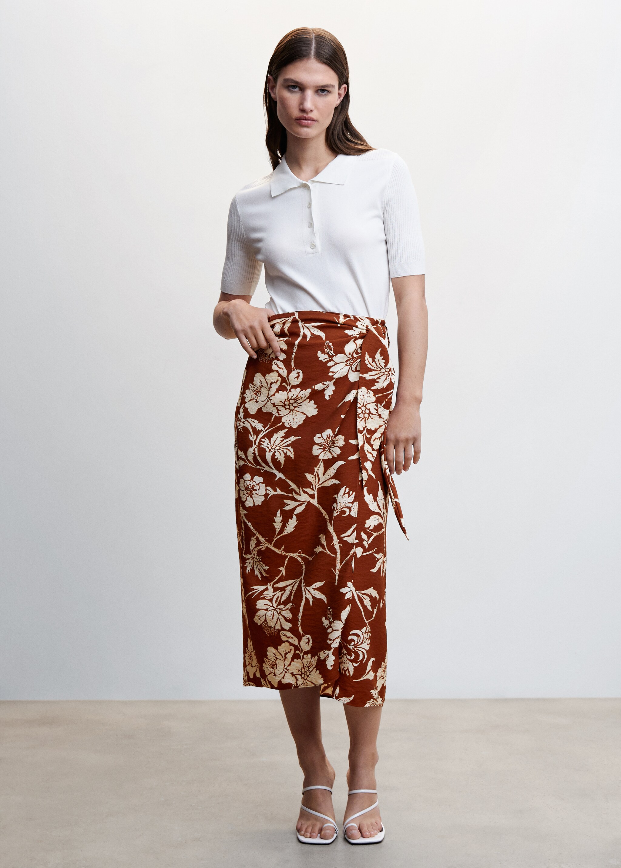 Floral wrapped skirt - General plane