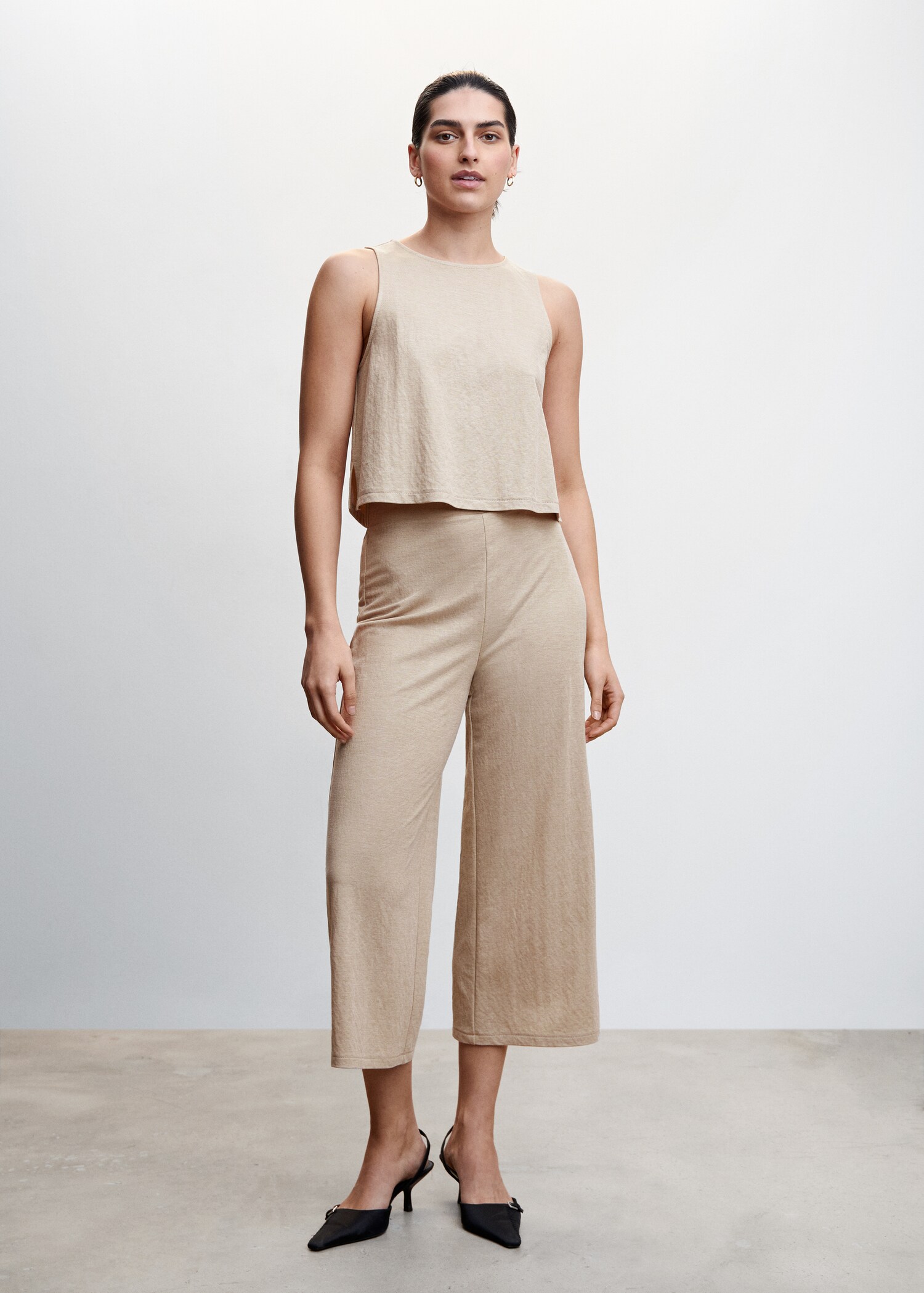 Knitted top with side slits - General plane