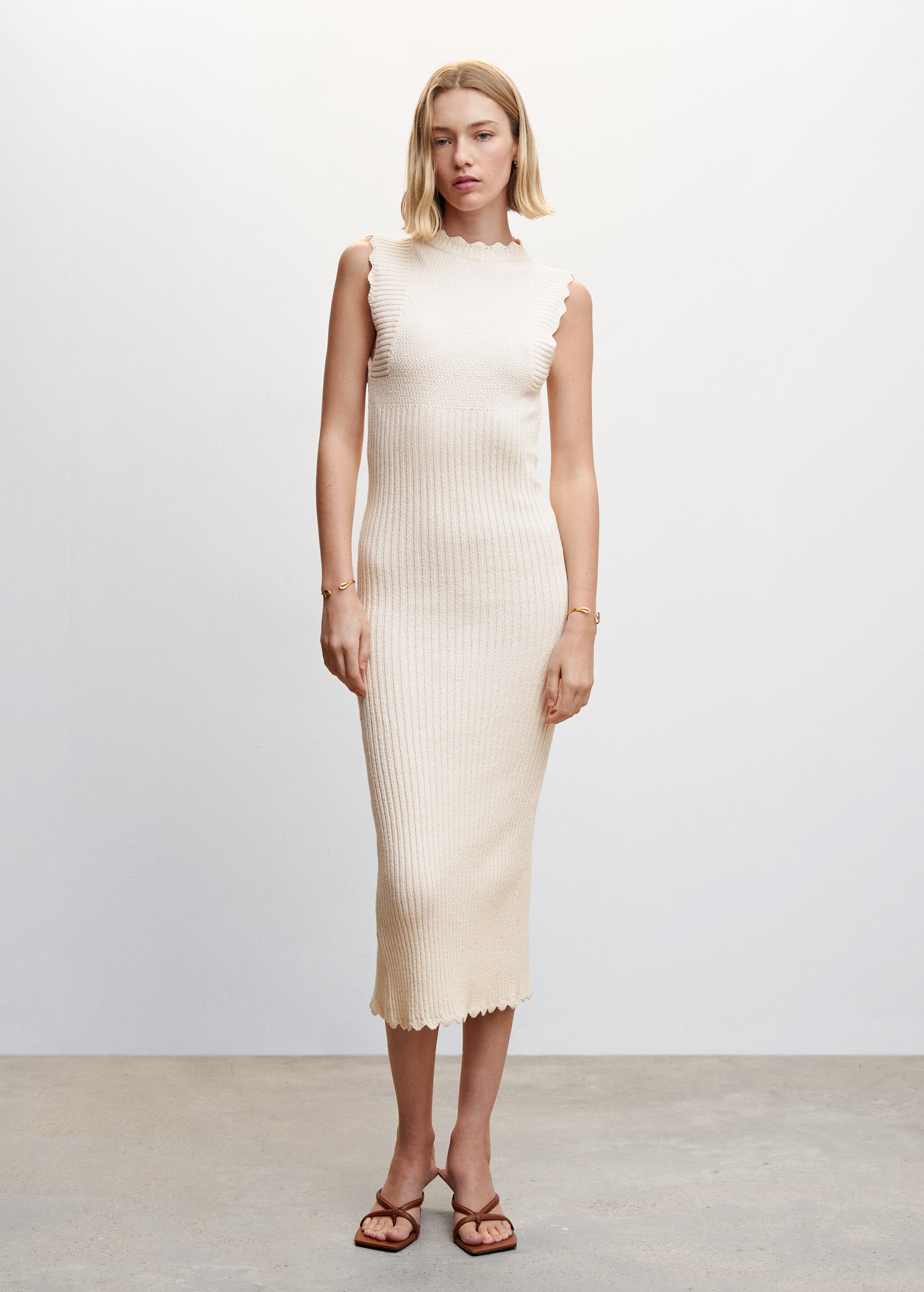 Knitted dress with open back - General plane