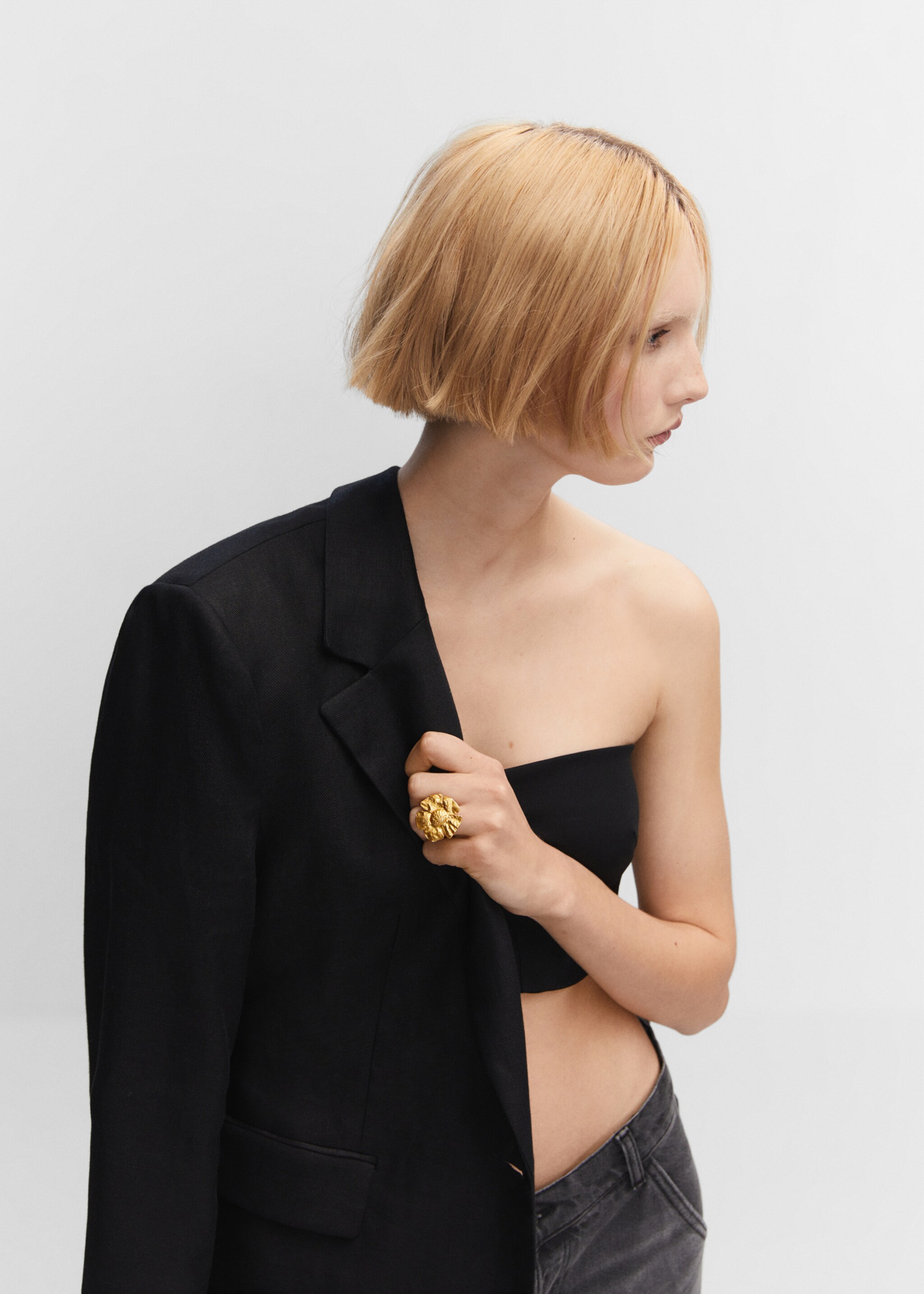 Textured flower ring - General plane, Gold. Ref: 47097833-00.