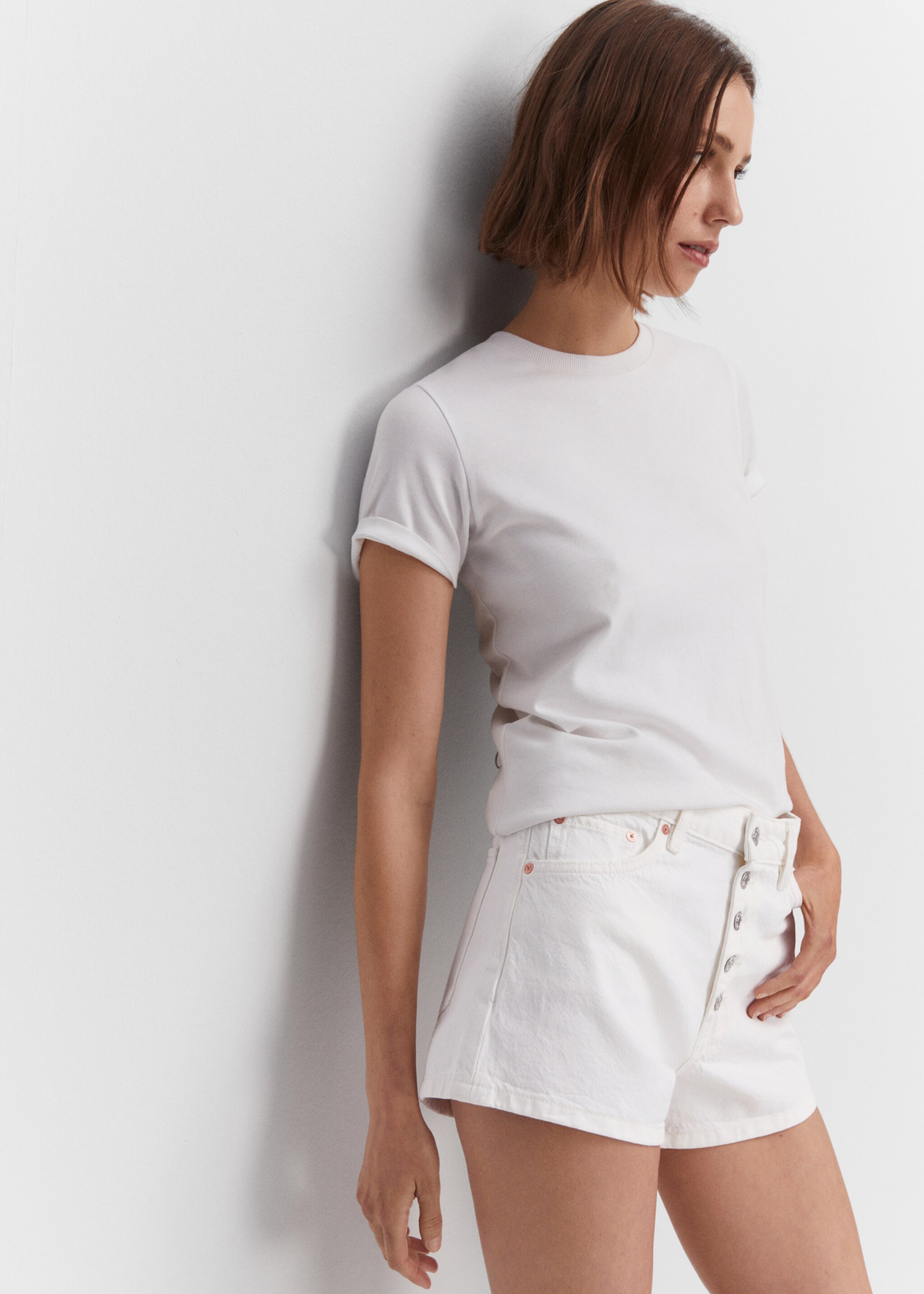 Short en jean boutons - Détail de l'article 2, Blanc cassé. Ref: 57000156-00.