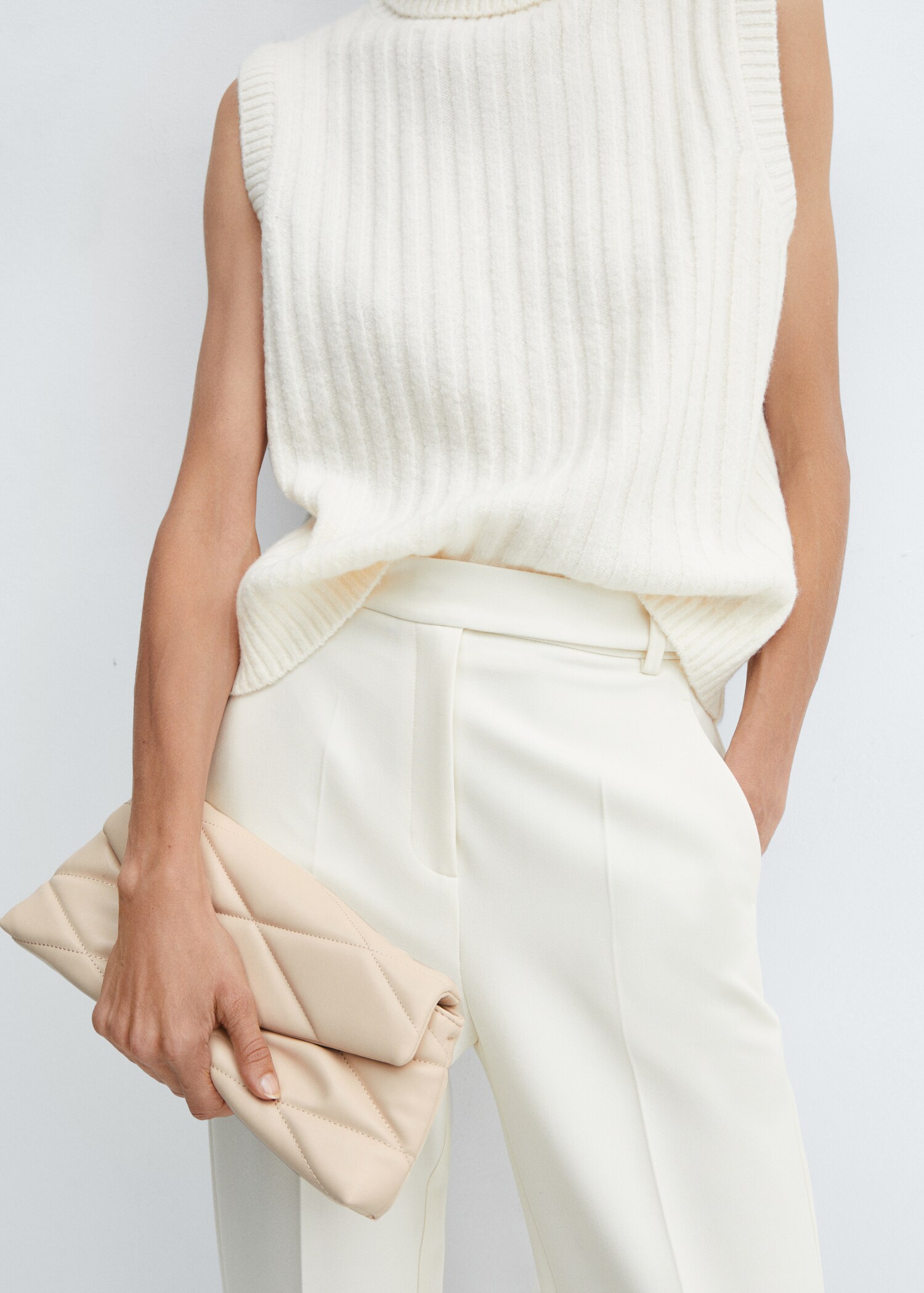 Quilted bag with chain handle - Details of the article 9