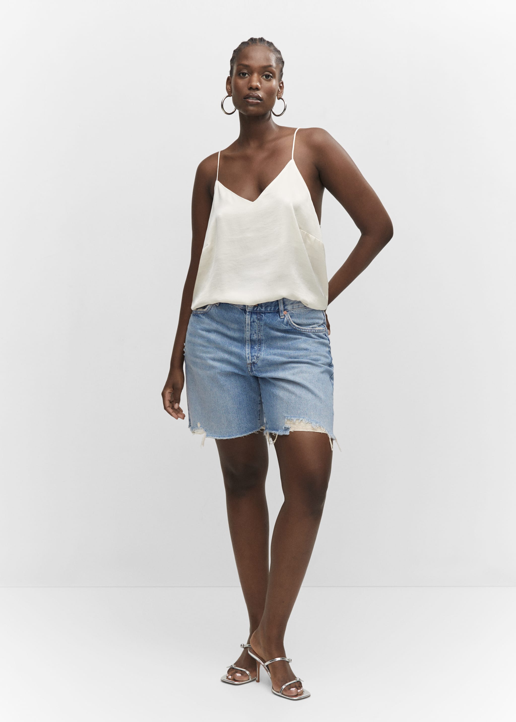 Decorative ripped denim bermuda shorts - Details of the article 3