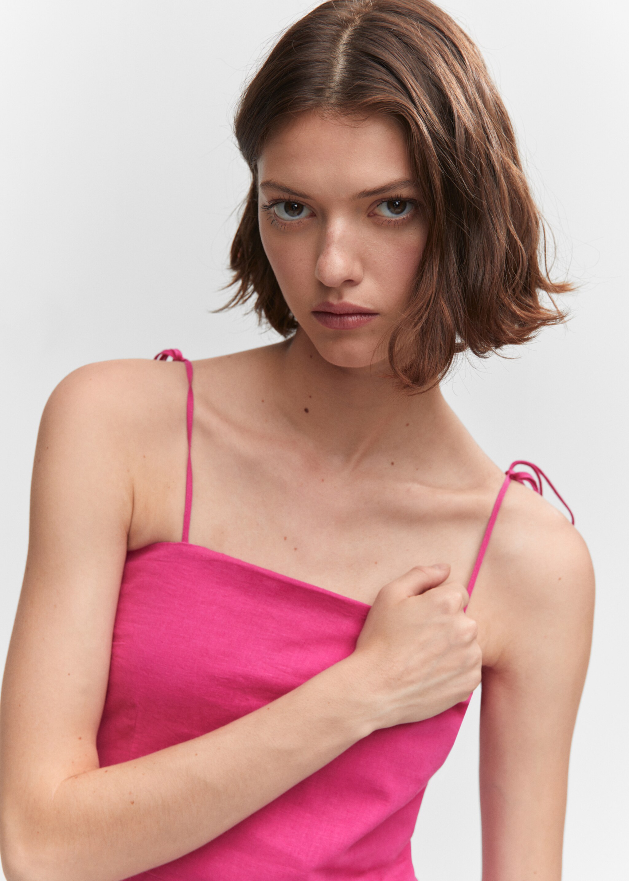 Linen dress with bead detail - Details of the article 1, Fuchsia. Ref: 57000256-00.