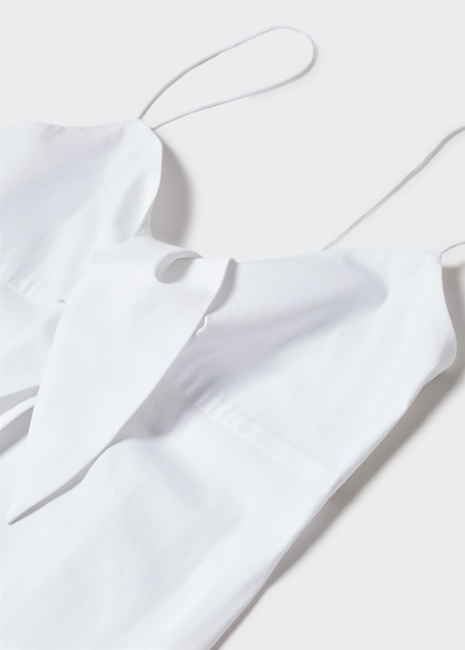 Strappy dress with knot neckline - Details of the article 8