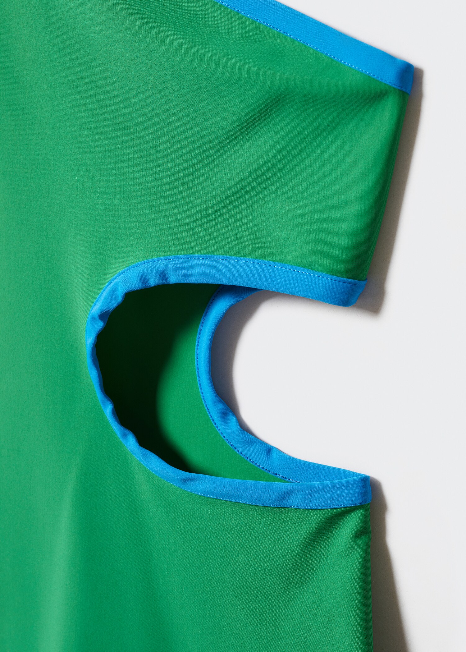 Asymmetrical dress with side slit - Details of the article 8