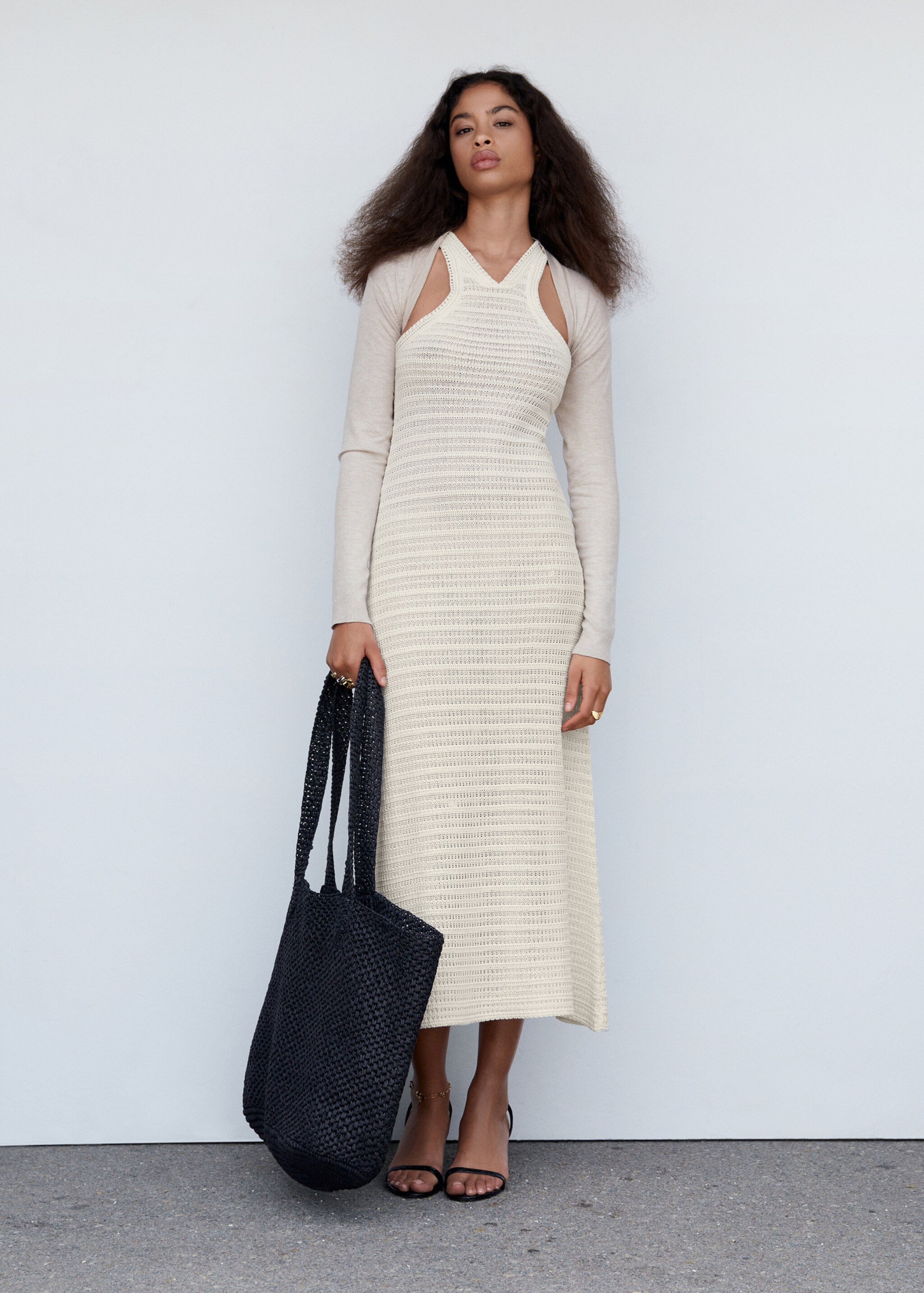 Halter-neck crochet dress - Details of the article 2, Ecru. Ref: 57001013-00.