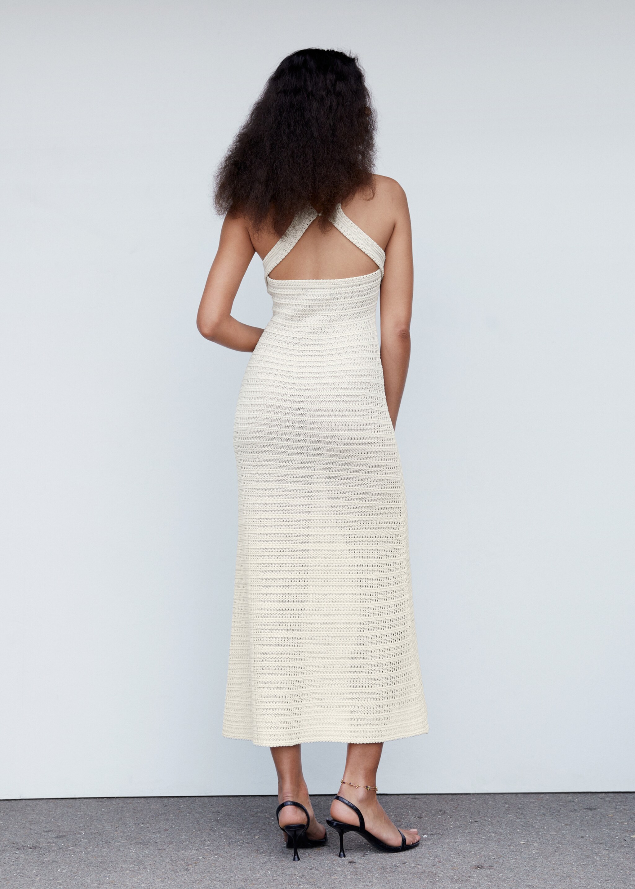 Halter-neck crochet dress - Reverse of the article, Ecru. Ref: 57001013-00.