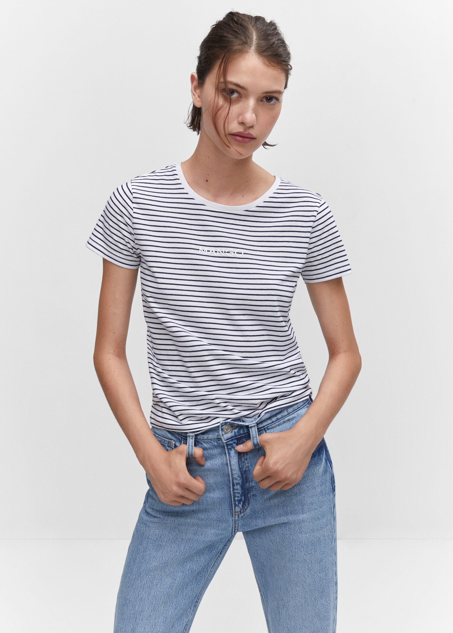 Camiseta rayas logo - Plano medio