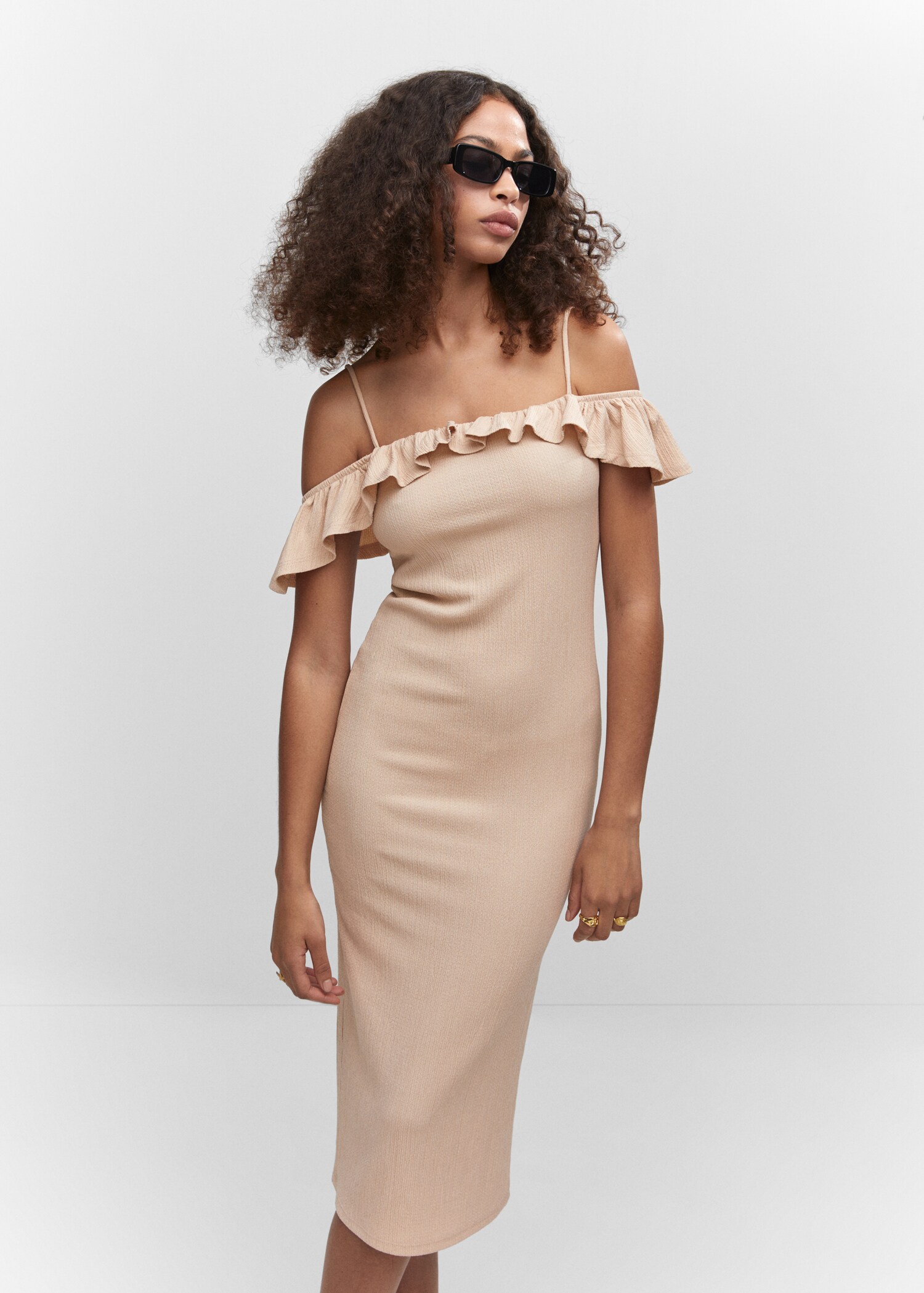 Vestido textura volante - Plano medio