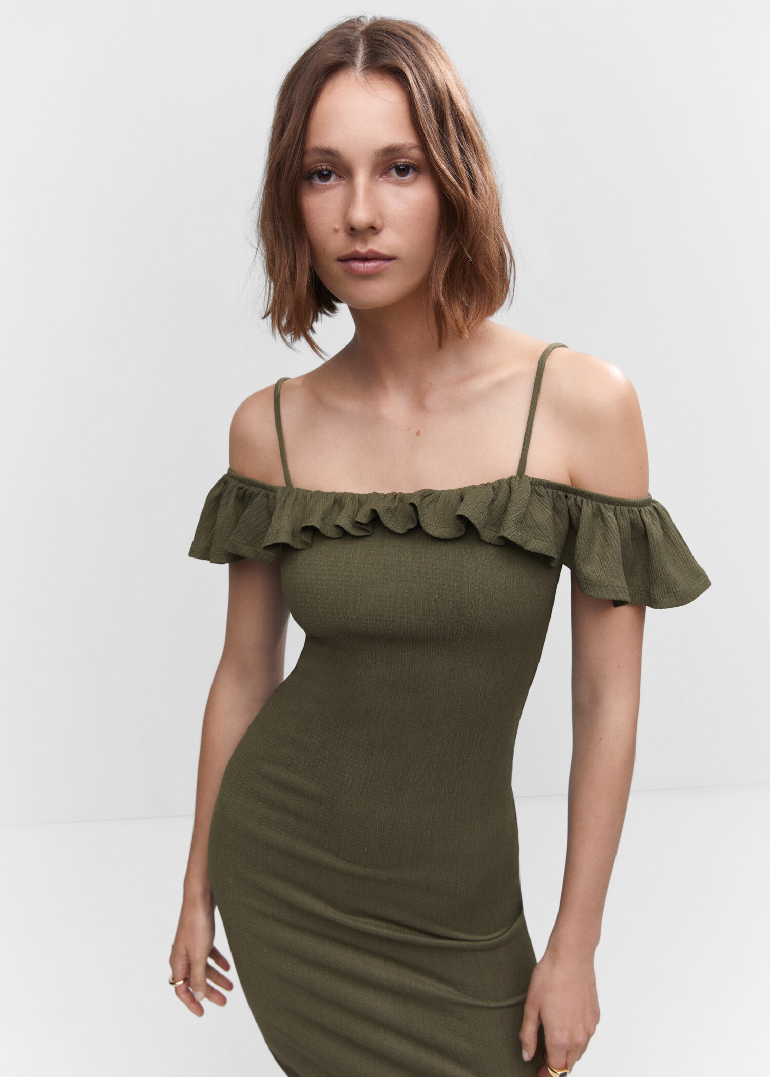 Vestido textura volante - Plano medio