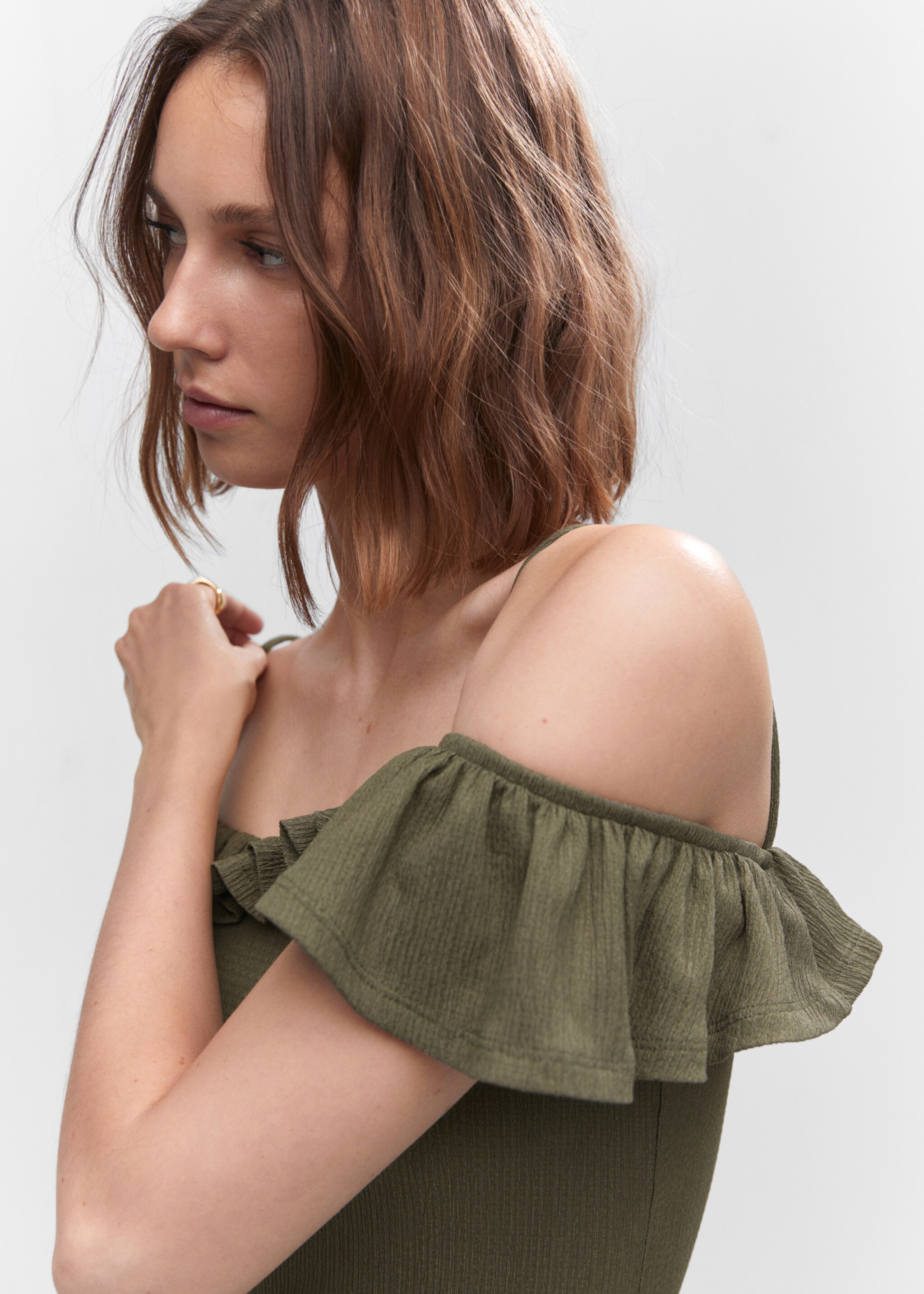Textured ruffled dress - Details of the article 1, Khaki. Ref: 57001083-00.