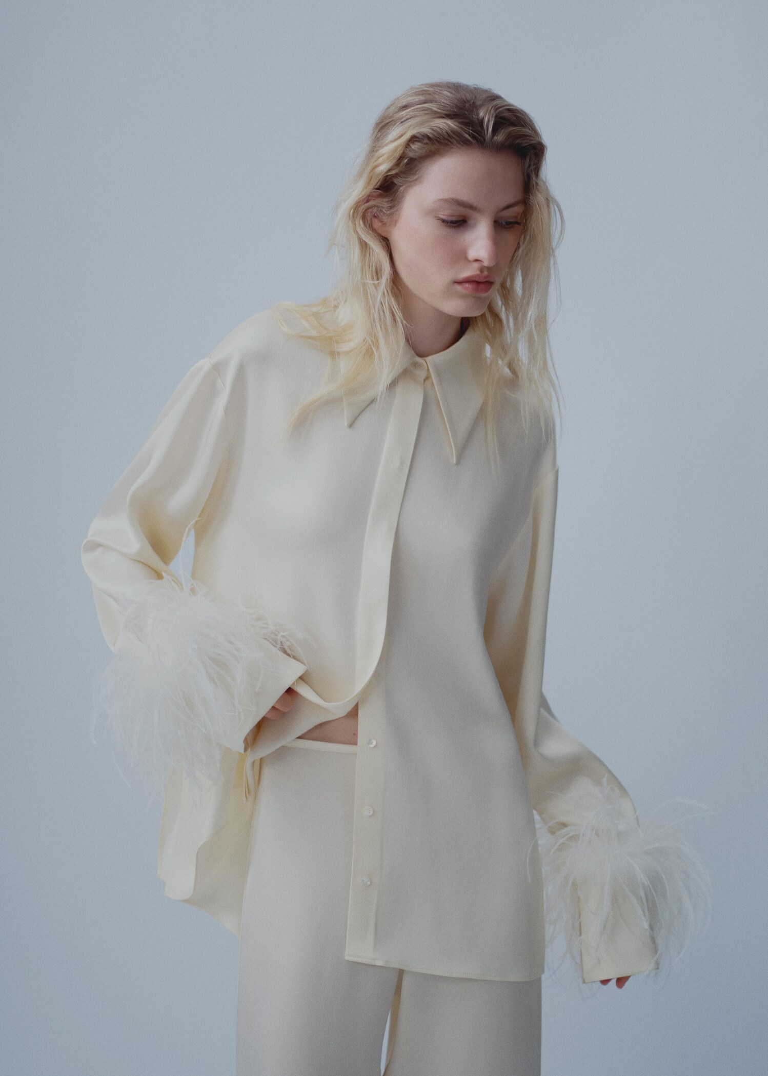 Satin trousers with feather detail - Medium plane
