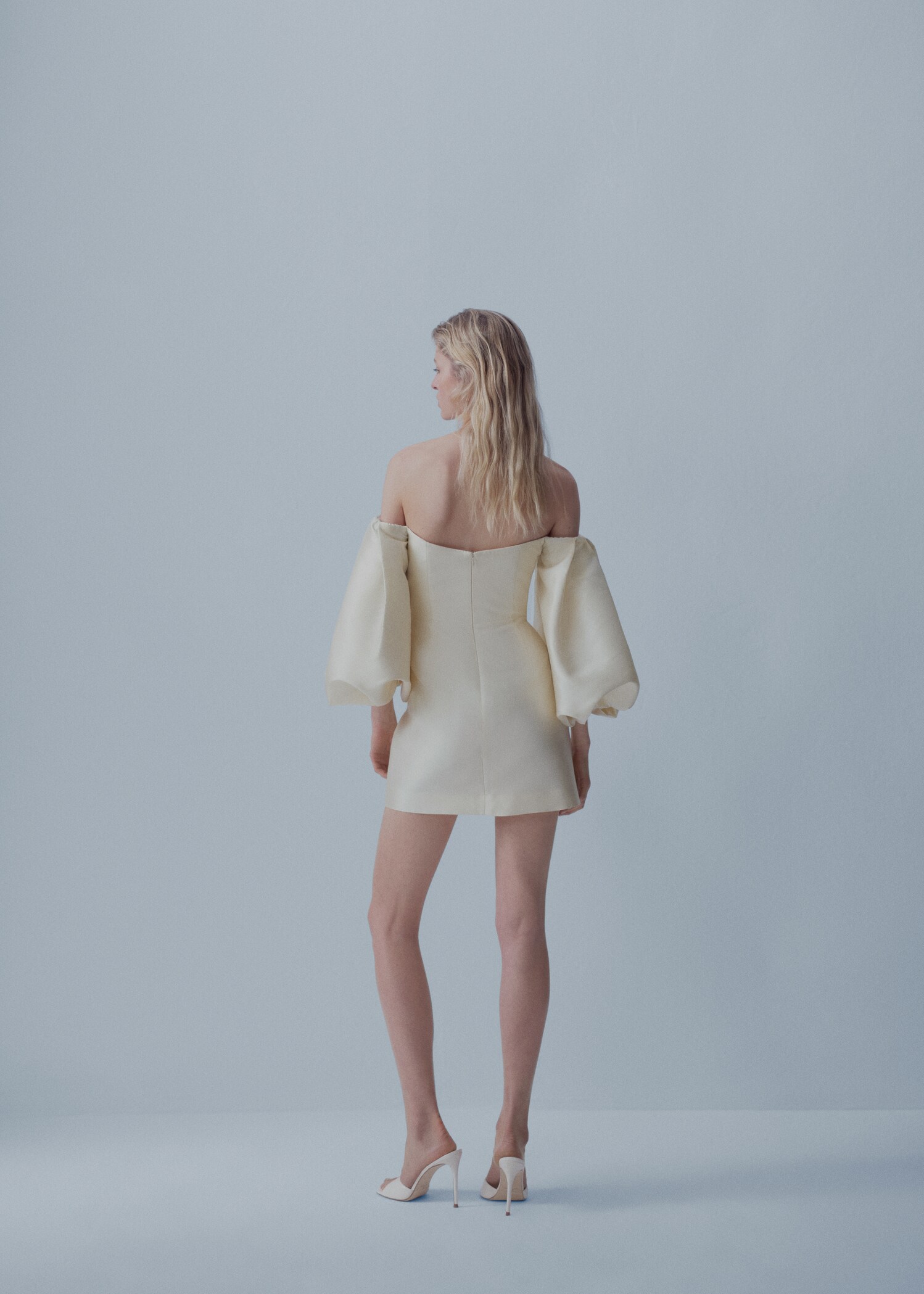 Vestido raso mangas volumen - Reverso del artículo