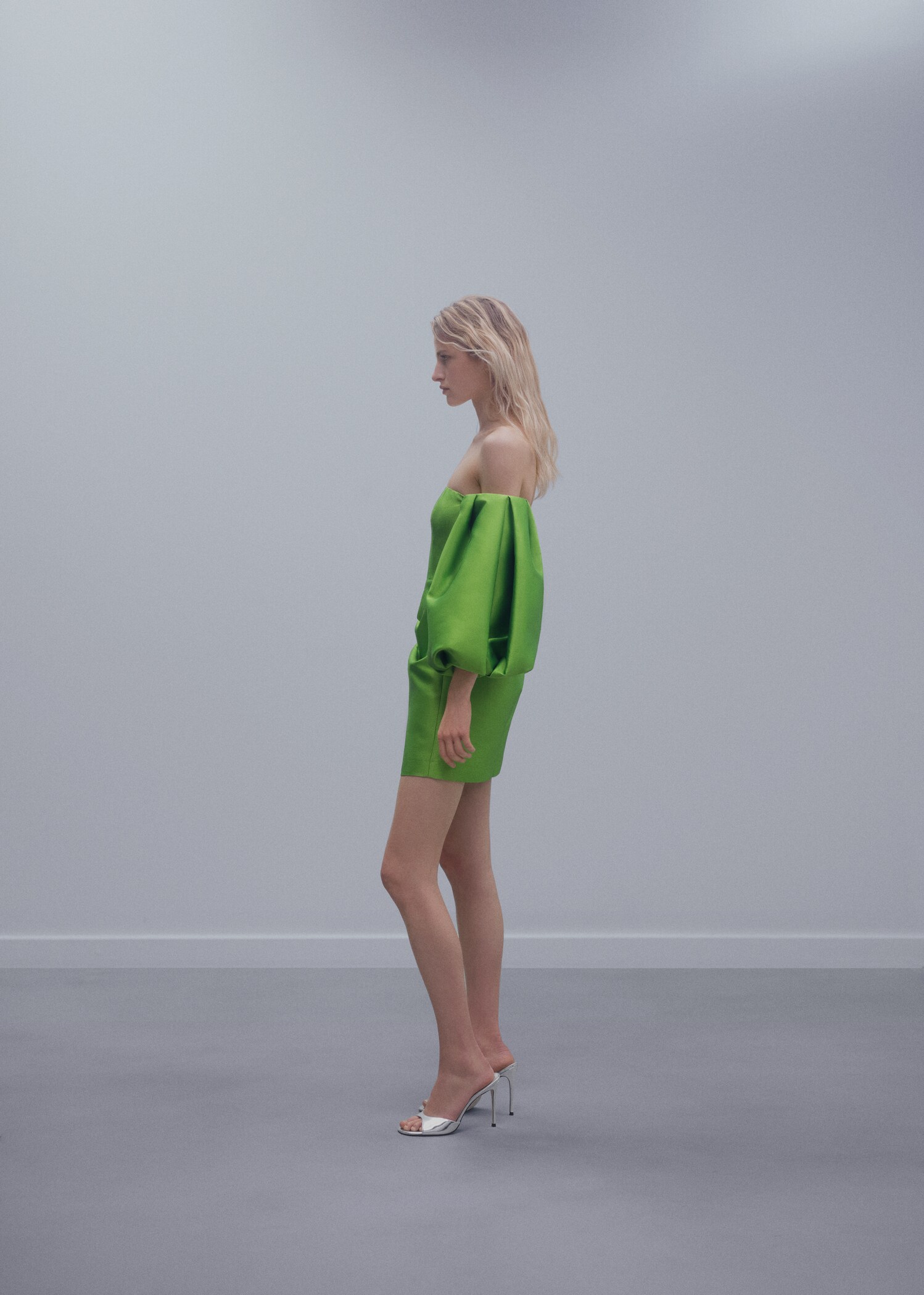 Satin dress with volume sleeves - Details of the article 1