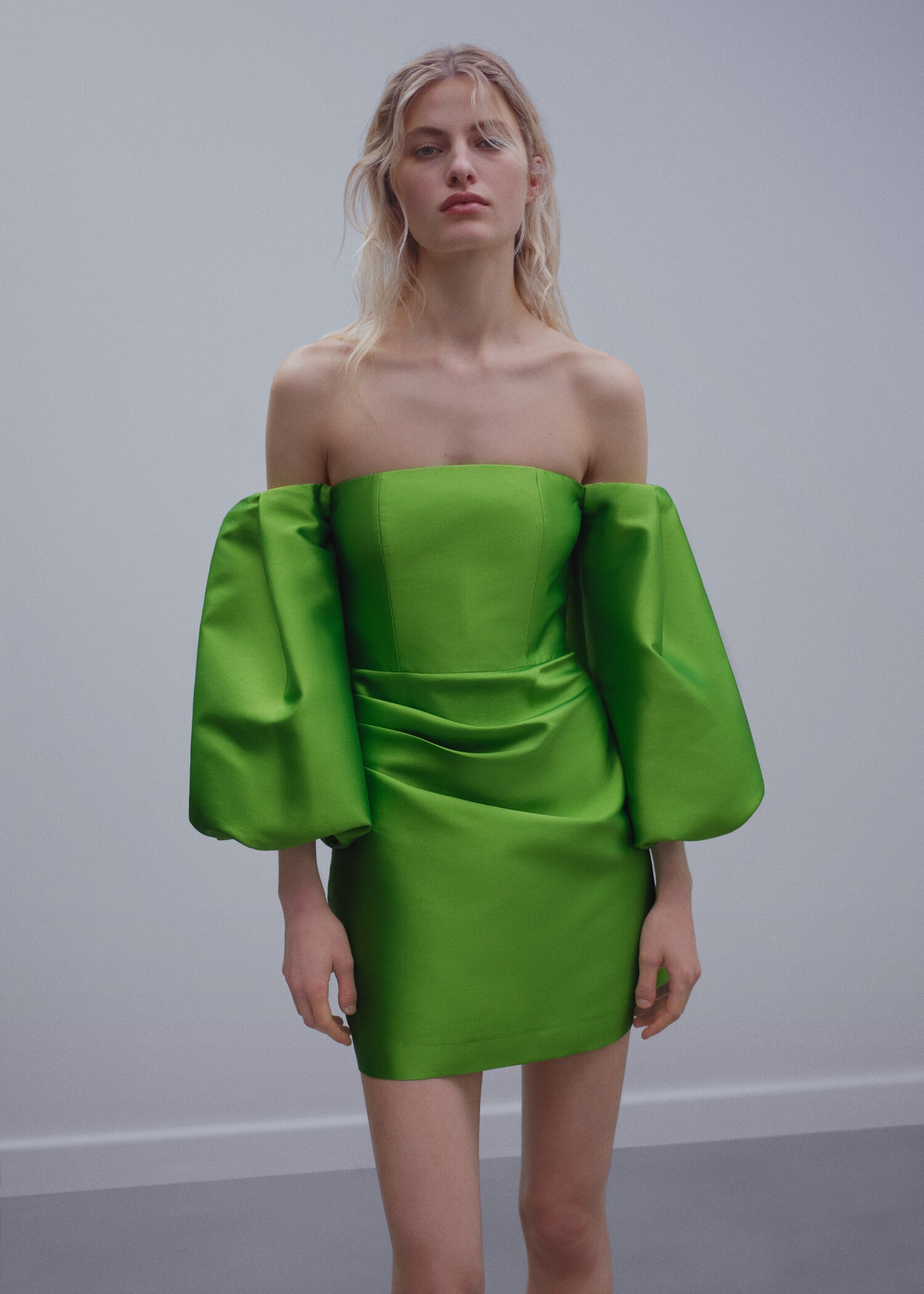 Satin dress with volume sleeves - Details of the article 2